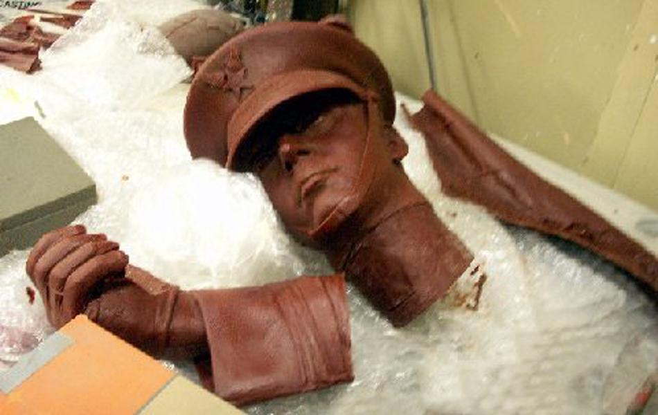 The artist works on the waxes to refresh the surfaces.
