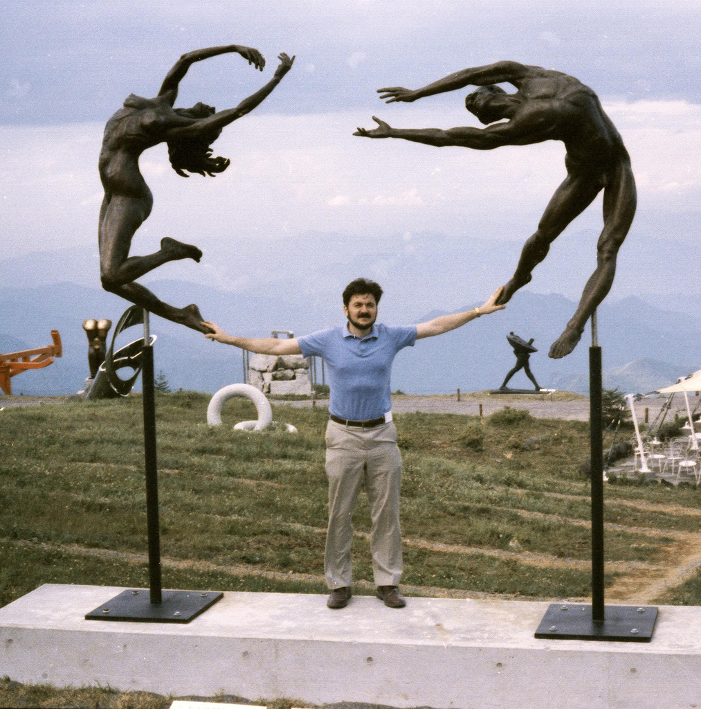 Reaching (Japan), monument sculpture