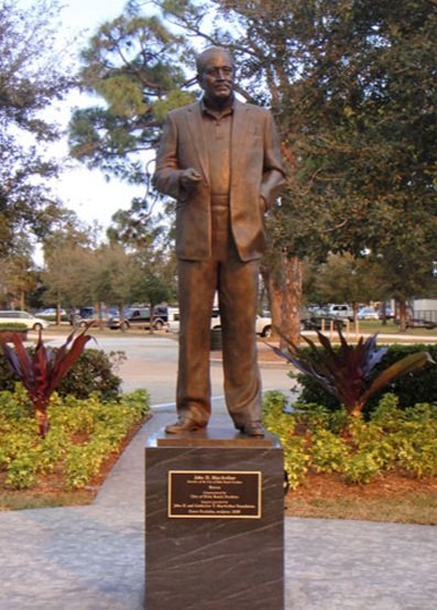 John D. MacArthur, monument