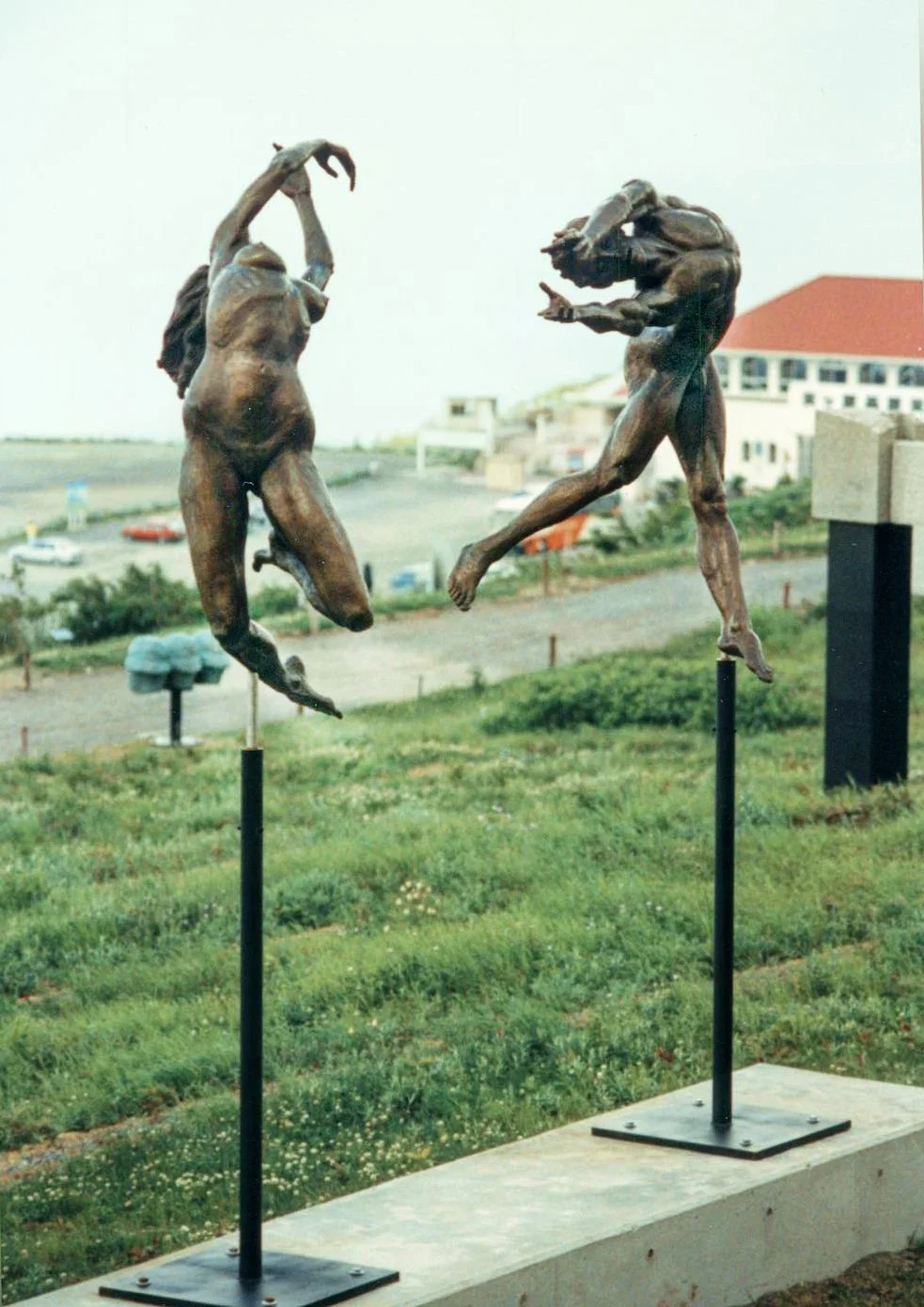 Reaching, Utsukushi-ga-hara Open-Air Museum, Japan, by Zenos Frudakis