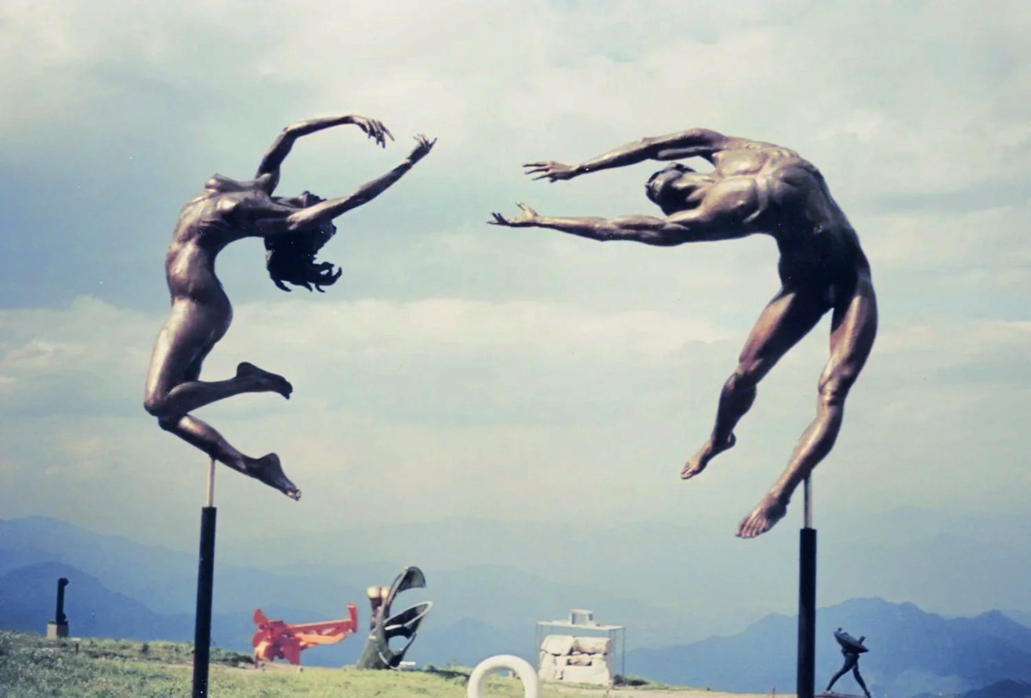 Reaching, Utsukushi-ga-hara Open-Air Museum, Japan, Zenos Frudakis