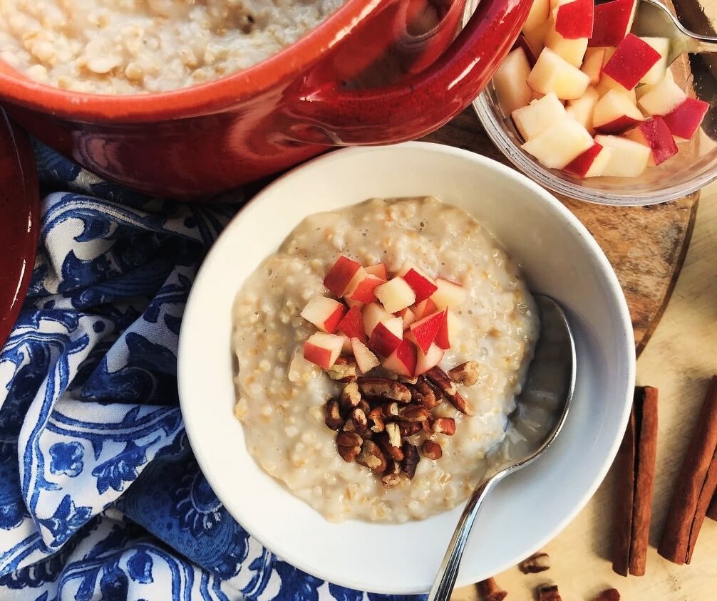 In this week&rsquo;s recipe email I shared ideas for your new year breakfast routine! 

Like big-batch oatmeal you can microwave for quick breakfasts through the week. Or pancakes 🥞 (half-whole wheat!) you can make ahead and then heat up each day. P