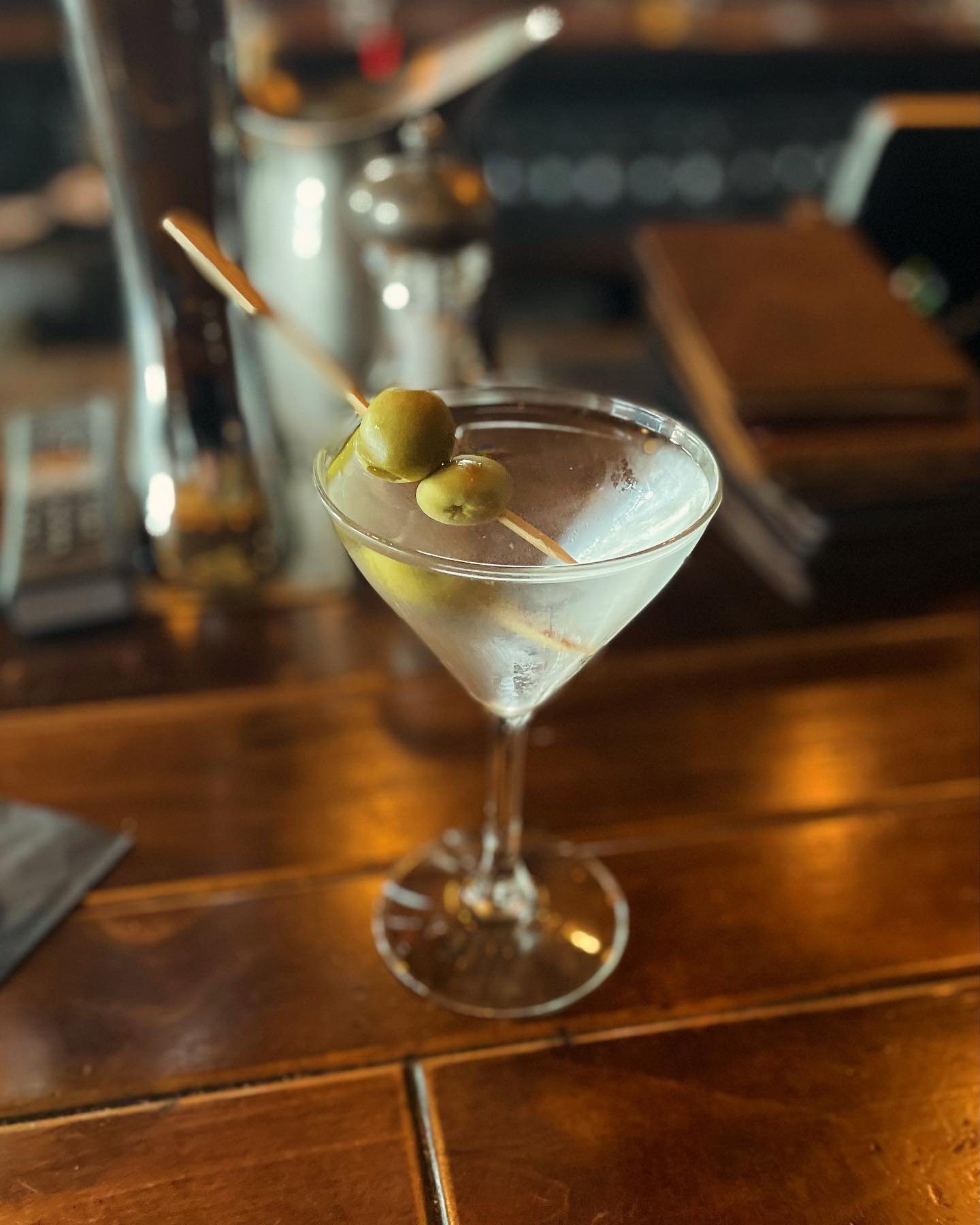 R&aacute;n Vodka Martini by @asado_tacoma . Our sea-salt touched vodka was made for this cocktail!🍸&hellip;which btw pairs well with all of the tasty bites offered at this Argentinian steakhouse in Tacoma. #T-Town #GrittyCity 
&hellip;
#Vodka #Marti