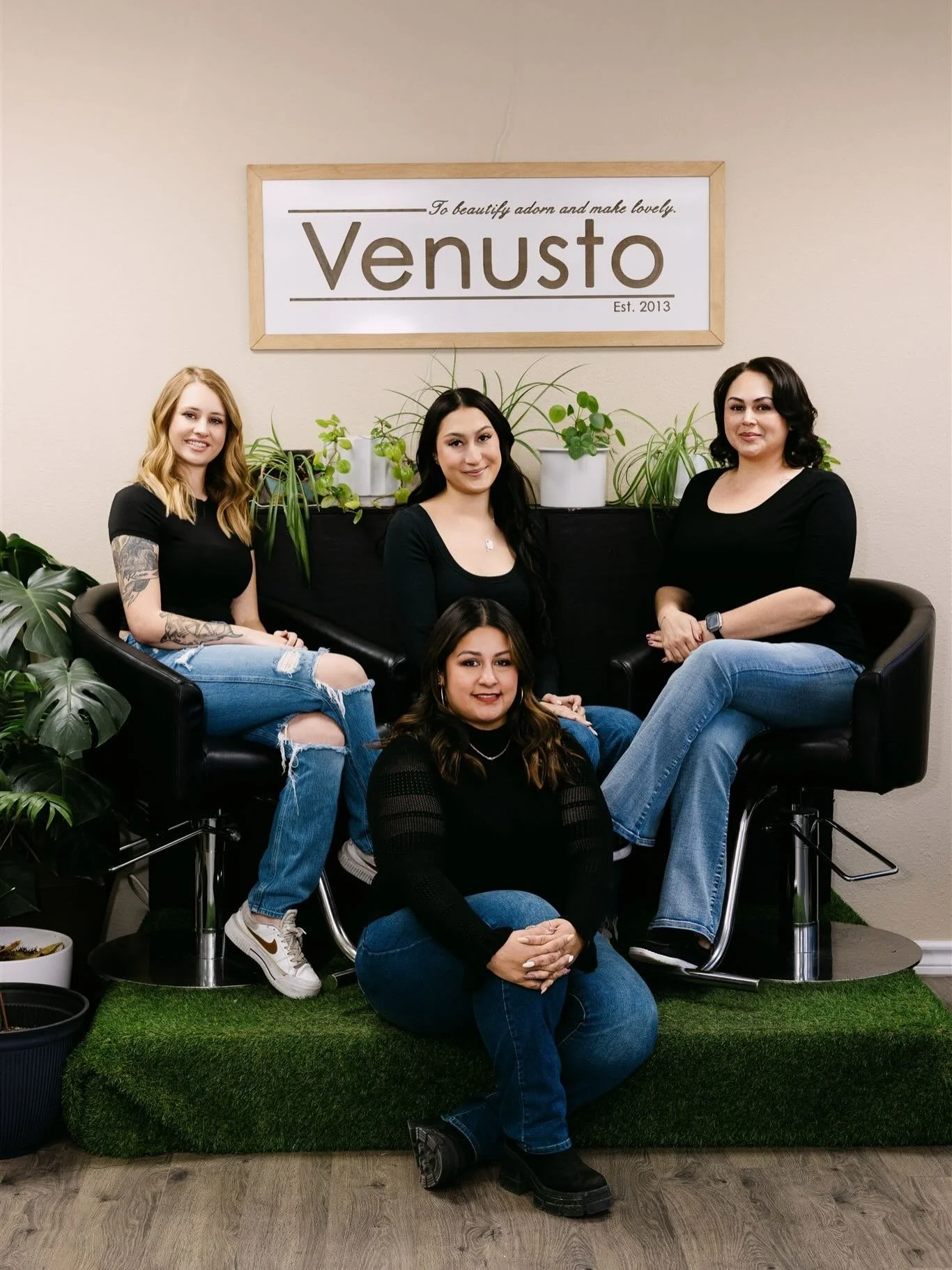 Venusto Salon Branding session 💇&zwj;♀️

#brandingsession #salonbranding #salonphotoshoot #losalamossalon #venustosalon_la