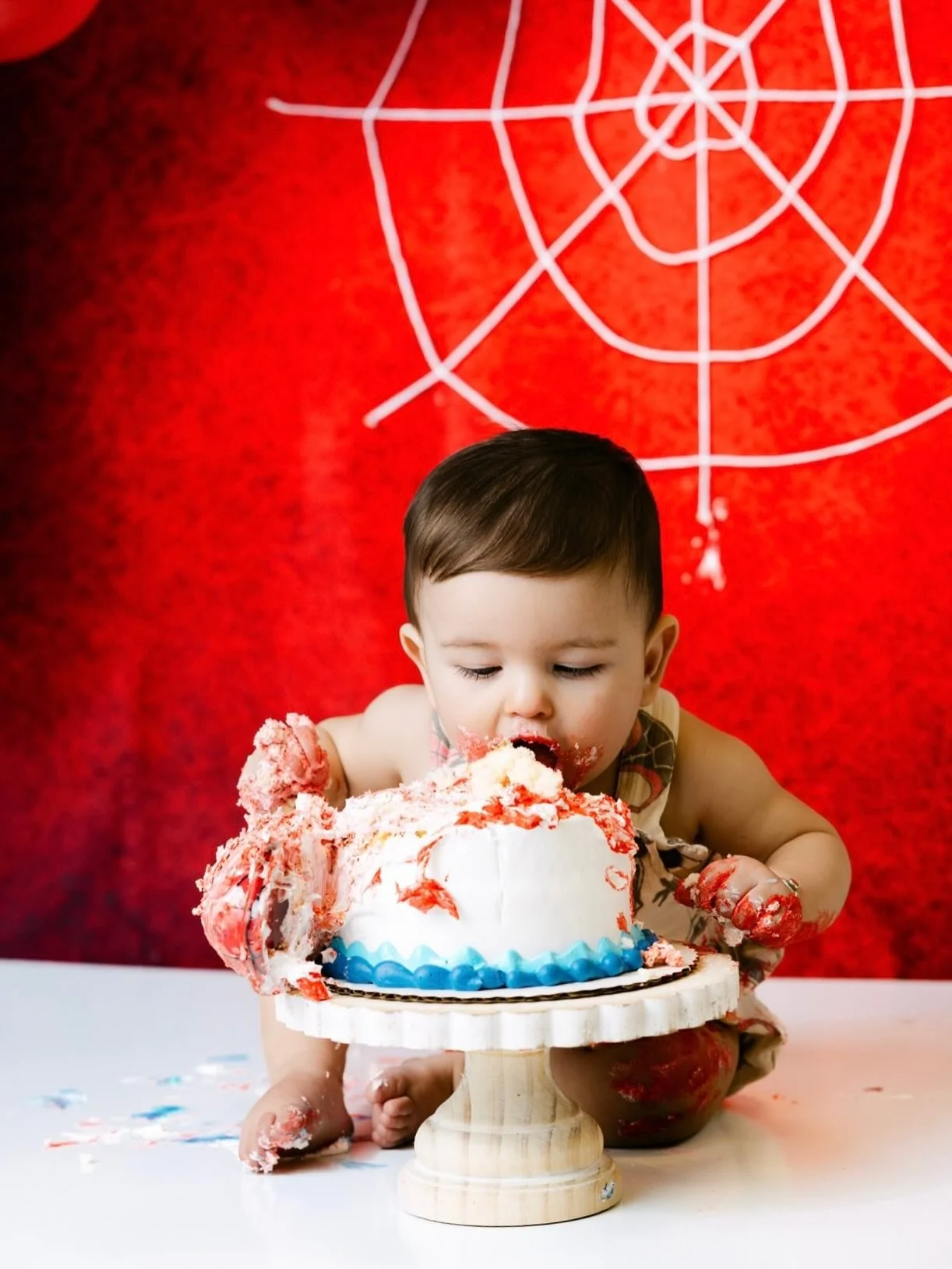 Cake smash magic, superhero edition 🕷️🎉
Turning ONE never looked so sweet.
Booking cake smash sessions now ✨