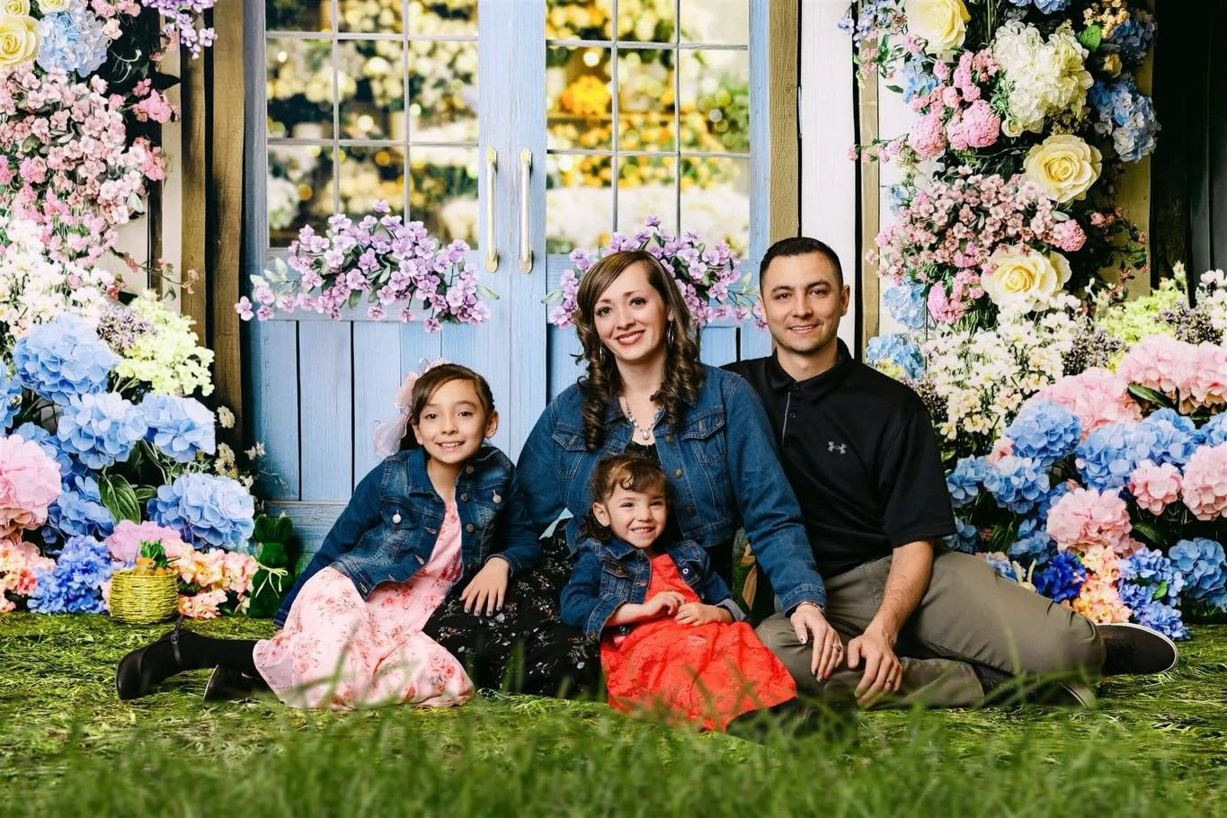 🌸 **Indoor Spring Sessions &ndash; March 21st!** 🌸

Celebrate spring without stressing over the weather or waiting for the blooms. These indoor sessions make it easy&mdash;just plan your outfits and enjoy fresh, updated photos filled with beautiful