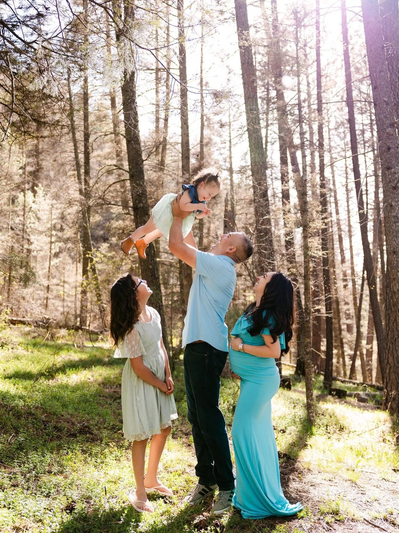 The dreamiest maternity session for this beautiful family 🩵