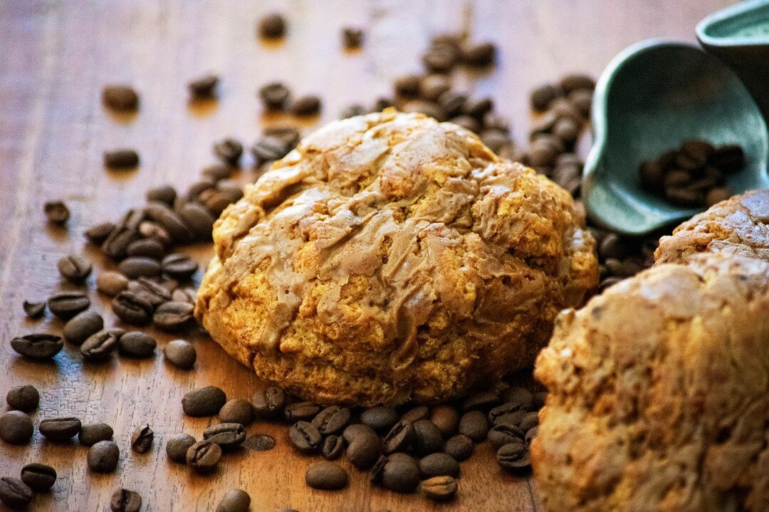 Coffee Cream scones in this month's Scone and Tea Subscription Box! 😊

They come paired with one of our most delicious Rooibos Teas - Bourbon Street Vanilla for a sweet and smooth combination! 💗 
.
.
.
.
.
#subscription #subscriptionbox #scones #te