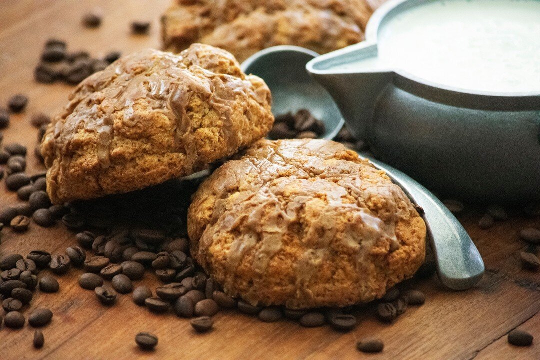 Coffee Cream scones in this month's Scone and Tea Subscription Box! 😊

They come paired with one of our most delicious Rooibos Teas - Bourbon Street Vanilla for a sweet and
smooth combination! 💗
.
.
.
.
.
#subscription #subscriptionbox #scones #tea