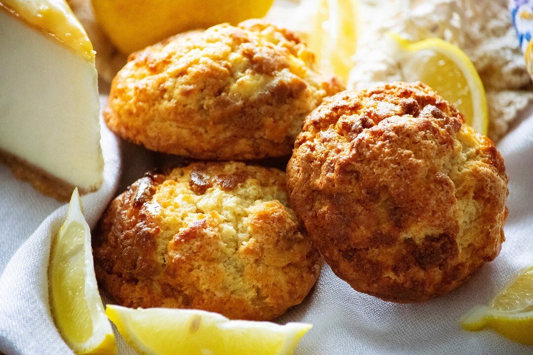 🍋🧀 Lemon Curd Cheesecake Scones! 🍋🧀

Ok... you definitely don't wanna miss out on these ones! 😅

Made completely from scratch using pieces of homemade cheesecake and homemade lemon curd, these scones are absolutely to die for!

This month we've 