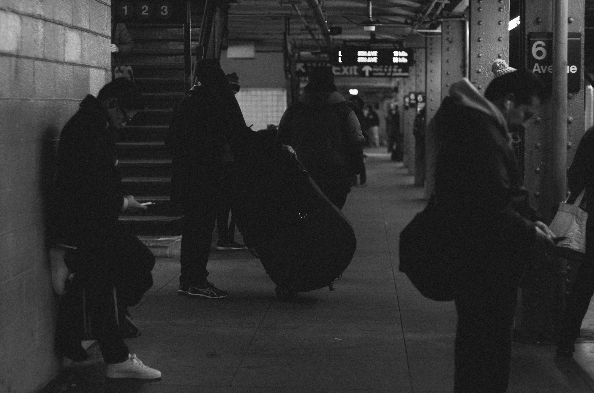 1/6 Quick snaps of the usual: waiting for the train home.