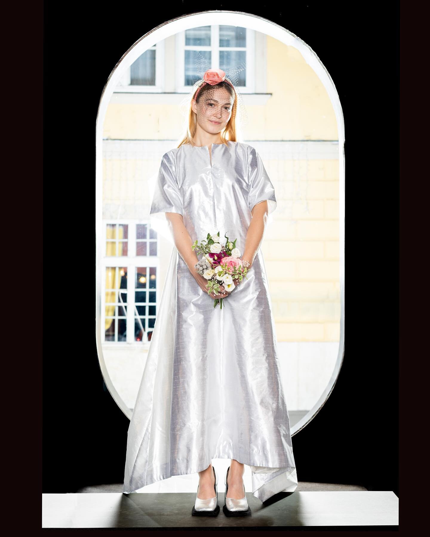 This is how our wedding dress looks from the front!
May the new year be as bright!

Made in Vienna, from silver lurex dupion-silk.
Designed @narures exclusively for INDIE.