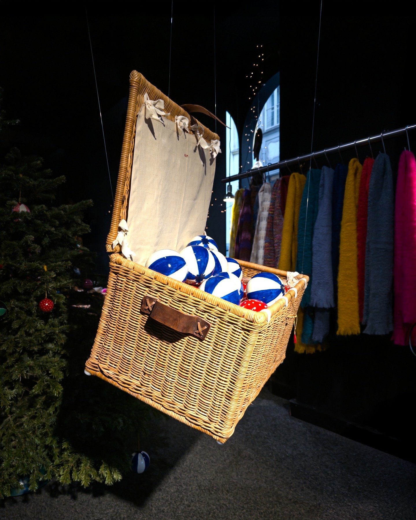 These hand-painted Christmas baubles seem drawn from a filtered Belle &Eacute;poque memory...