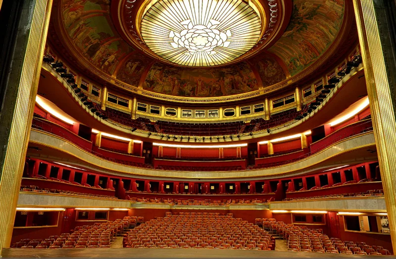 96866Theatre-des-Champs-Elysees-Paris.jpg