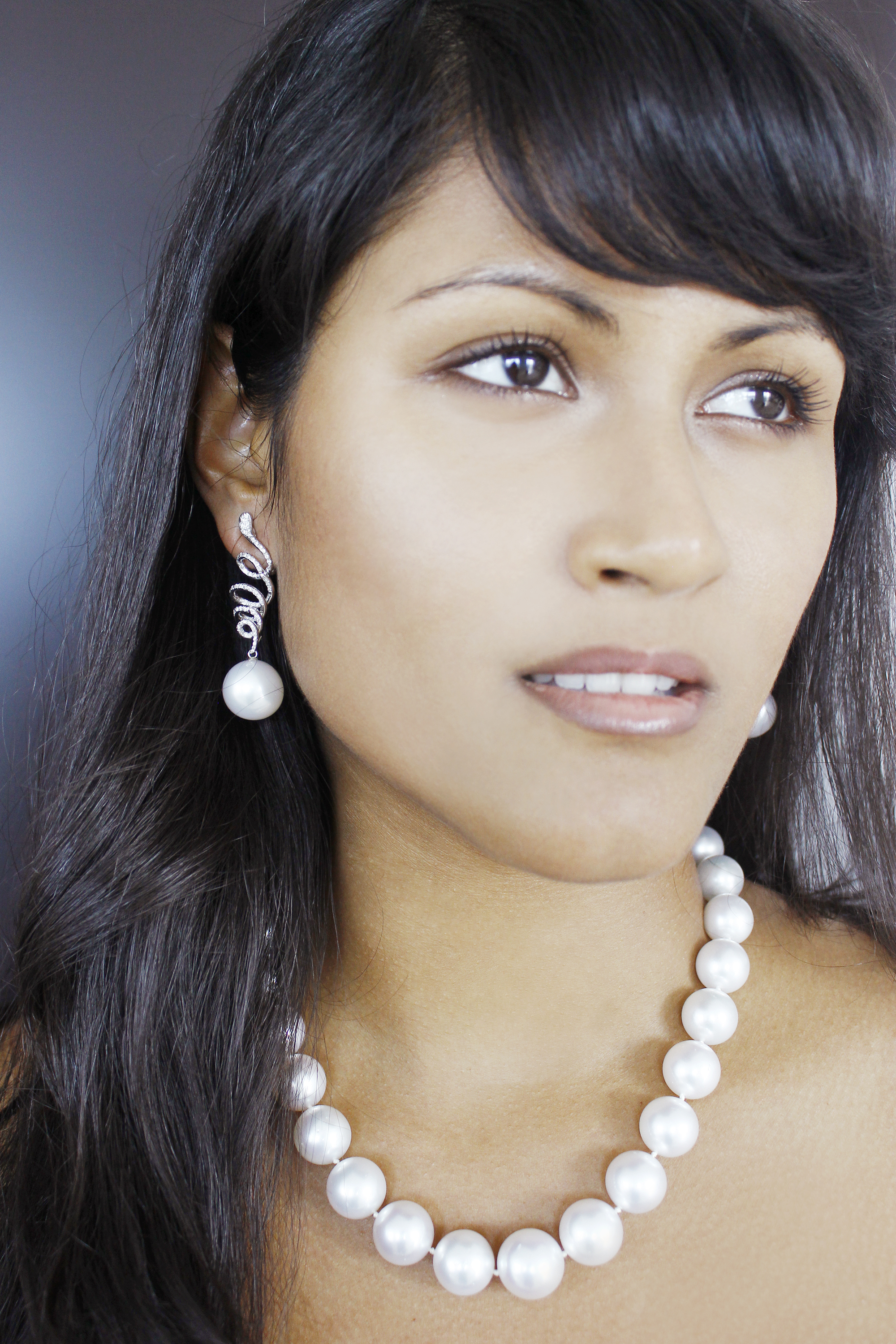 Pearl earring and necklace with diamonds