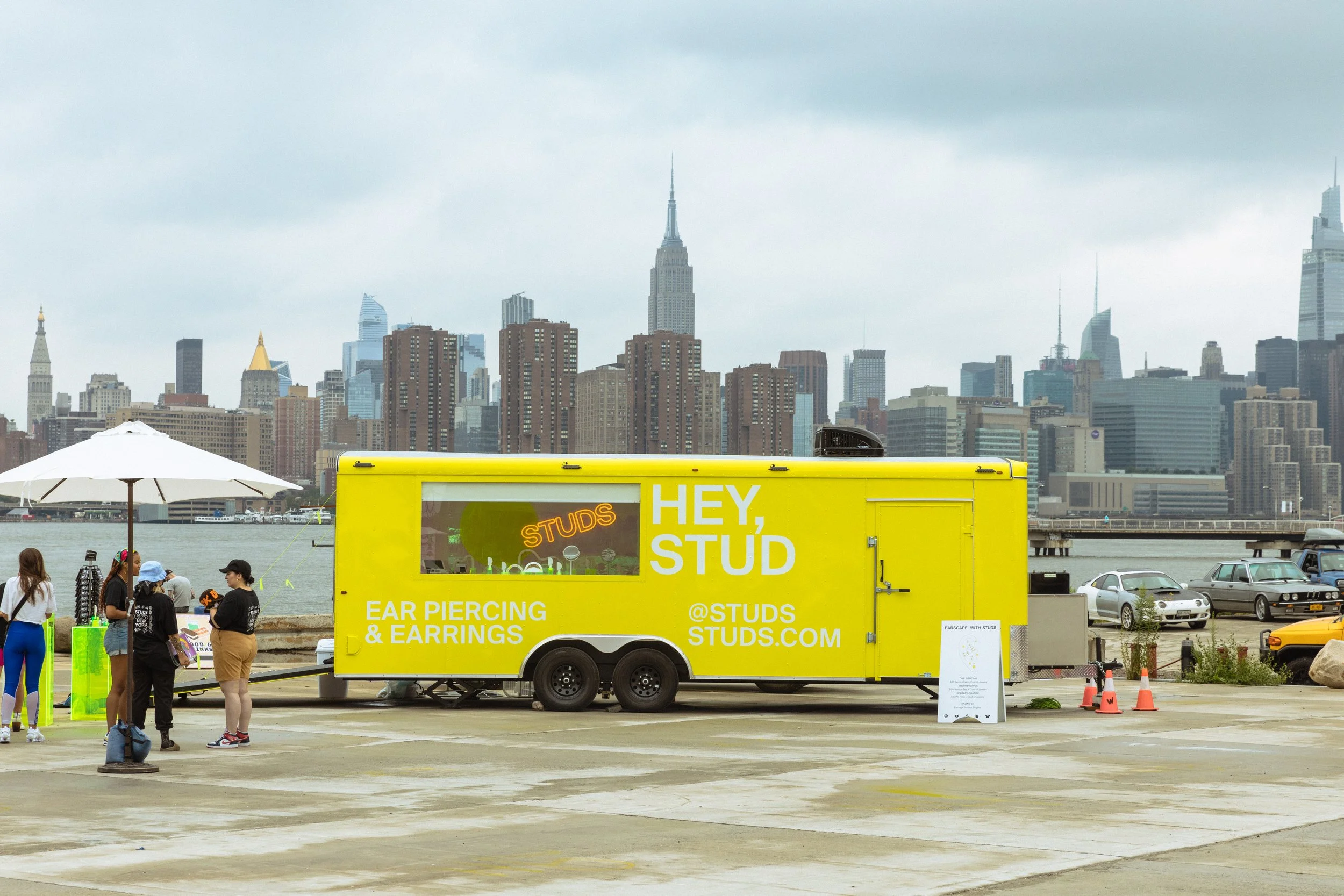 HUXHUX STUDS TRAILER 08.jpg