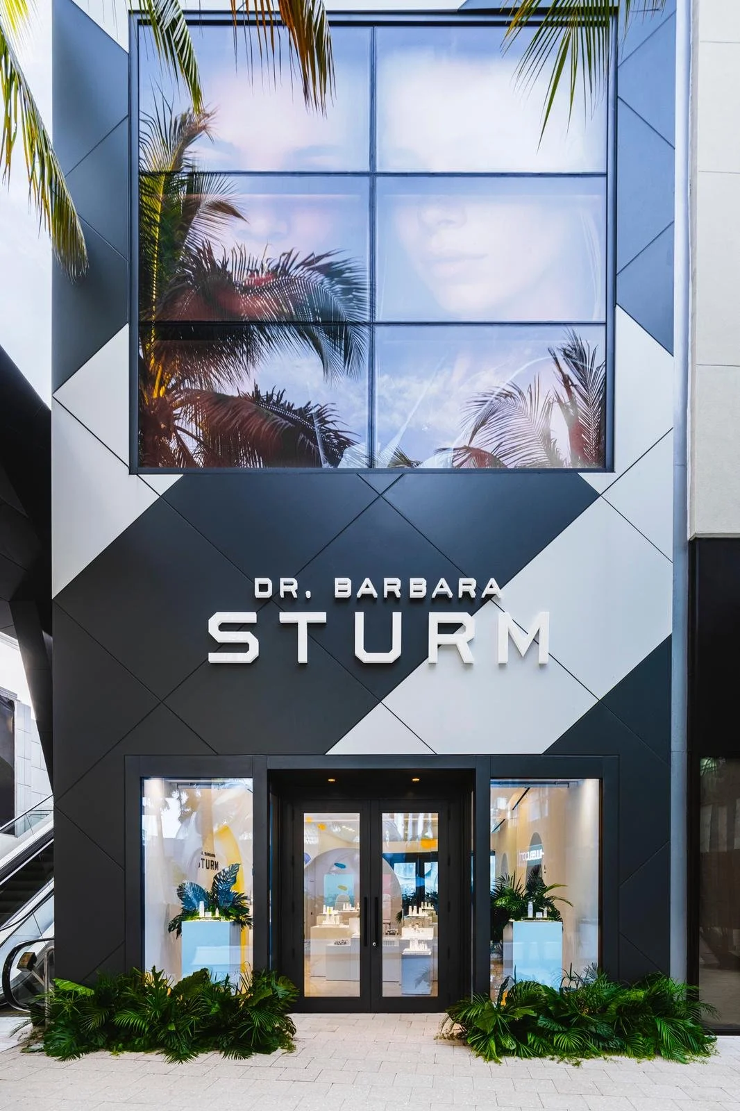 HUXHUX STURM MIAMI 1.jpg