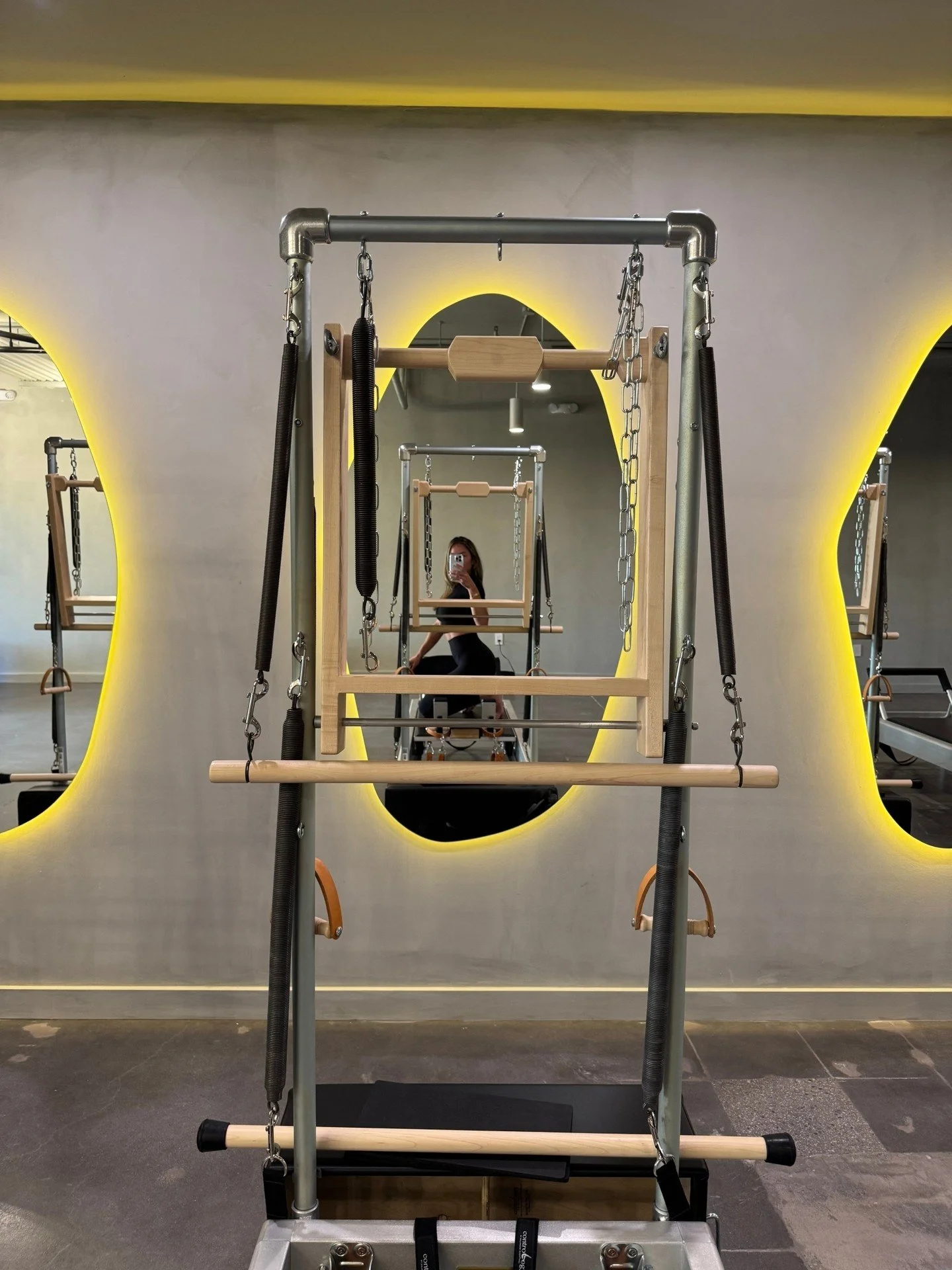 HUXHUX Design Inc. was hired by Hot Pilates to design their first Reformer Pilates studio in West Hollywood. While we have worked with the brand for many years, this project was especially exciting as it marked the next step in their fitness offering