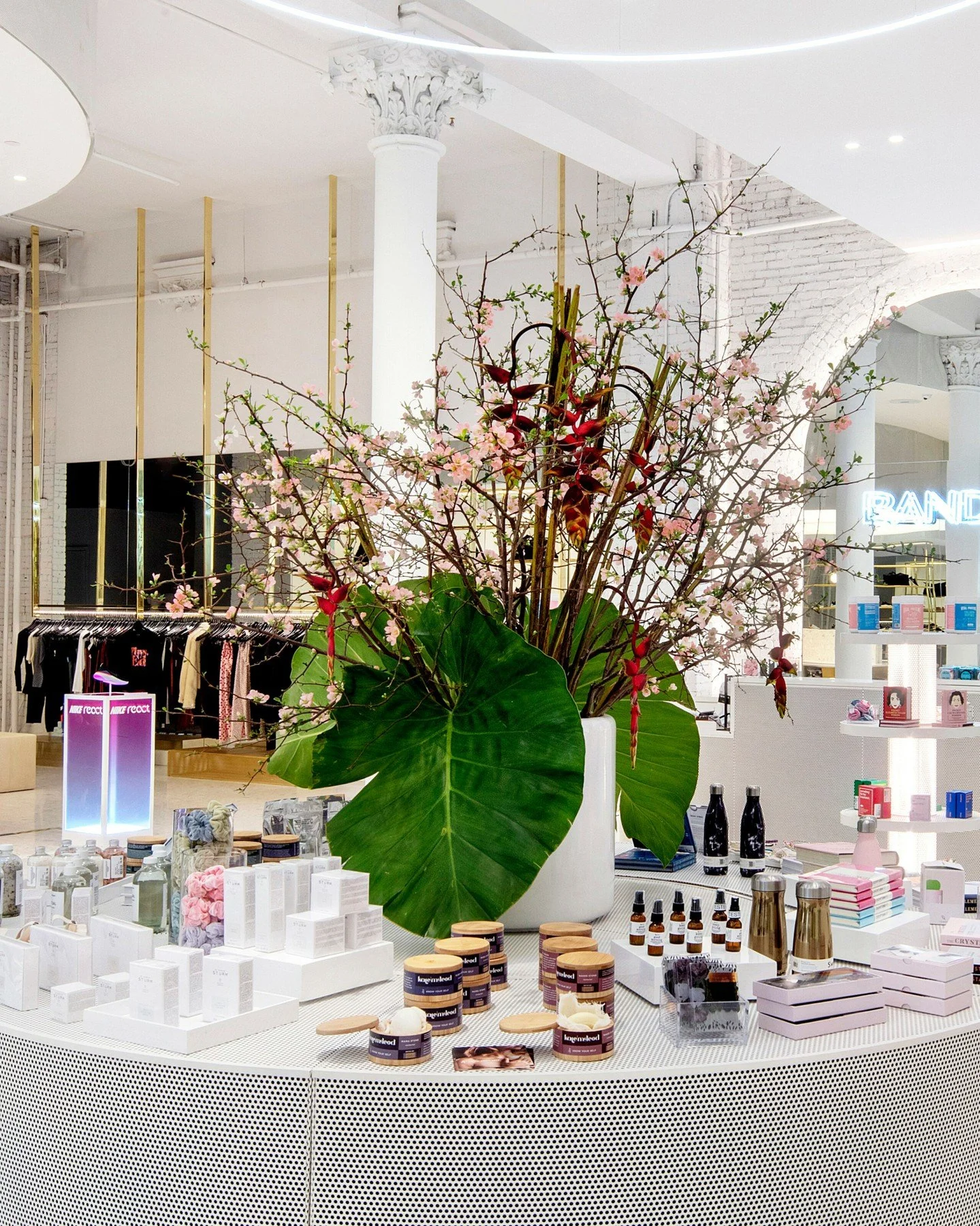 While we're in our green era here's an amazing floral arrangement by the super talented artist @sosophiestone for the Bandier flagship store at Zero Bond.  Check out her floral work here: @flowersbysophiestone
Not only did Sophie design the florals f