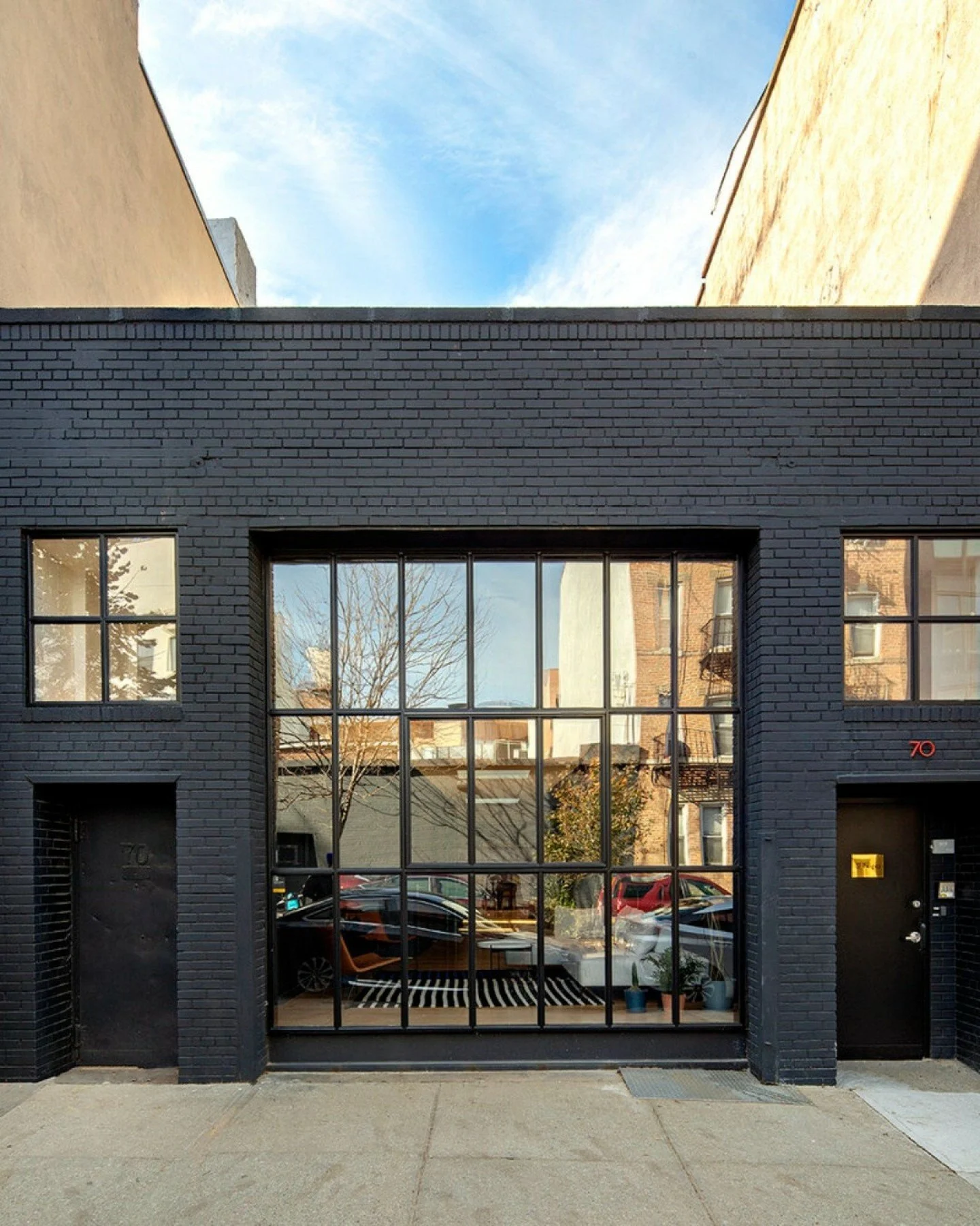 HUXHUX Design was brought on to renovate the NYC headquarters of digital marketing agency Twigeo. Originally from Stockholm, the client wanted their new Williamsburg office to feel connected to its Swedish roots while embracing its Brooklyn setting.
