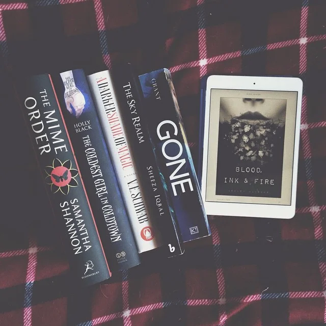 bookishnessandcoffe-ellybelly.jpg