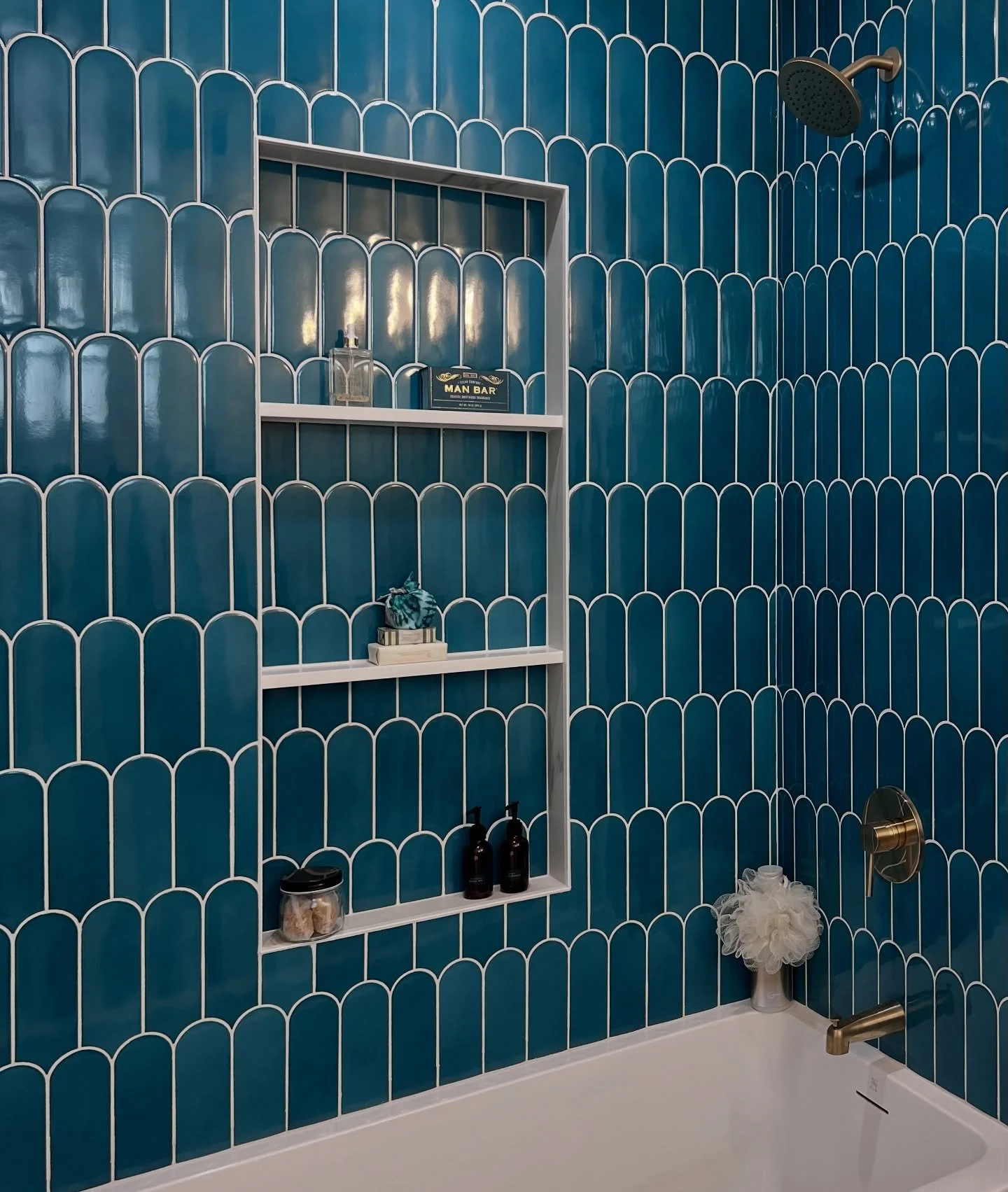 Dreamy Turquoise Arch Tile for this guest bath remodel ✨
DM for Studio Appointments 💚🪩🌴
#jojodesignstudio 
#guestbathroom 
#archtiles 
#turquoise
#coolcoverings