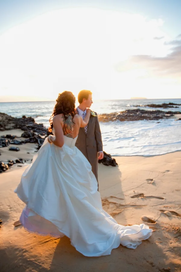 In honor of wedding destination talk and celebrating our EIGTH wedding Anniversary next month. Memories of my big day. October is a beautiful month to destin to Hawaii and get hitched. ||Photographed by Photografied||