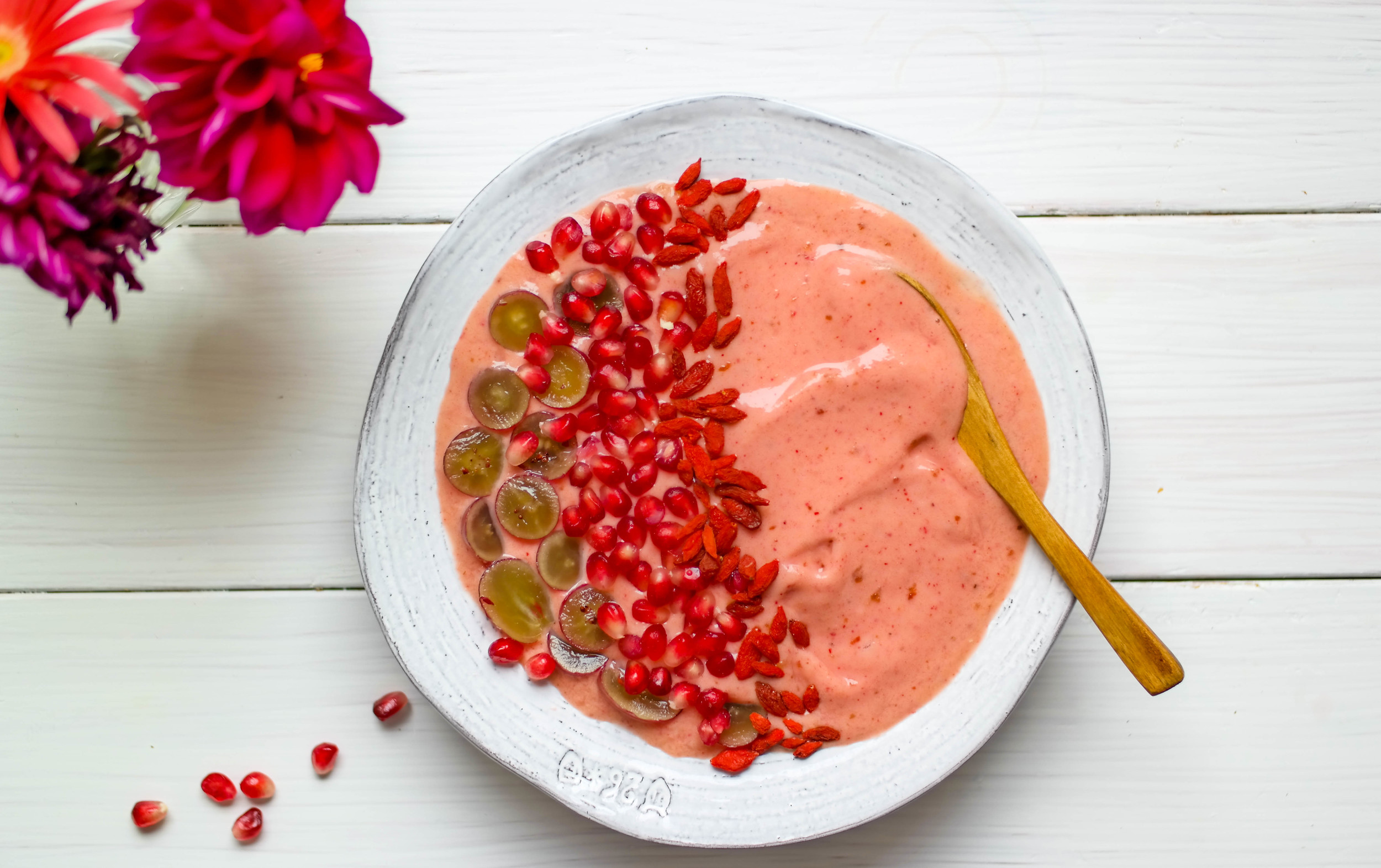 Easy Strawberry, Peach and Maca Smoothie Bowl