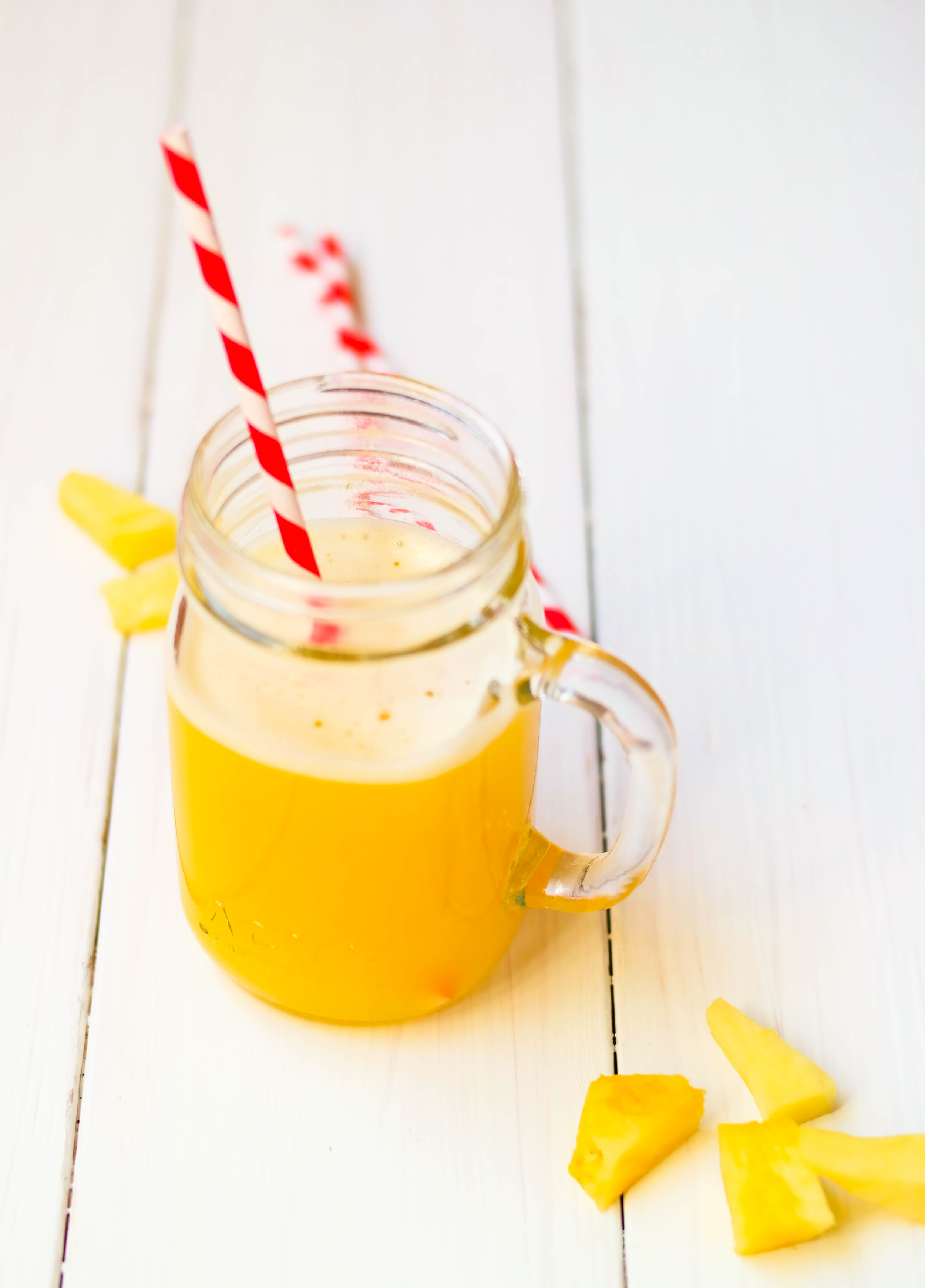 Cleansing Pineapple, Apple and Ginger Juice