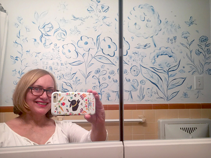 Allyn_Howard_bathroom-mural-selfie.jpg