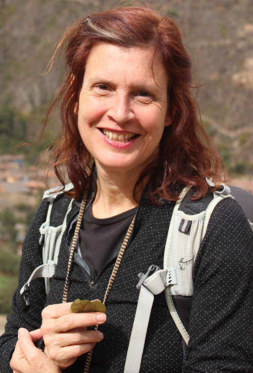 Jnana Gowan , a yoga instructor since 1999 and an “urban ceremonialist,” is the director of Powerhouse Education, a company dedicated to health and well-being. She integrates ceremony and ritual from the Pachakuti Mesa Tradition (from Peru) into her teachings.