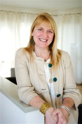 Suze Allen is a writer, editor, and coach. She is the owner of Manuscript Mentor and director of education and resident playwright at 3Girls Theatre. Suze is coauthor of The Time-Starved Woman's Guide to Emotional Wellbeing, with SD Shanti.