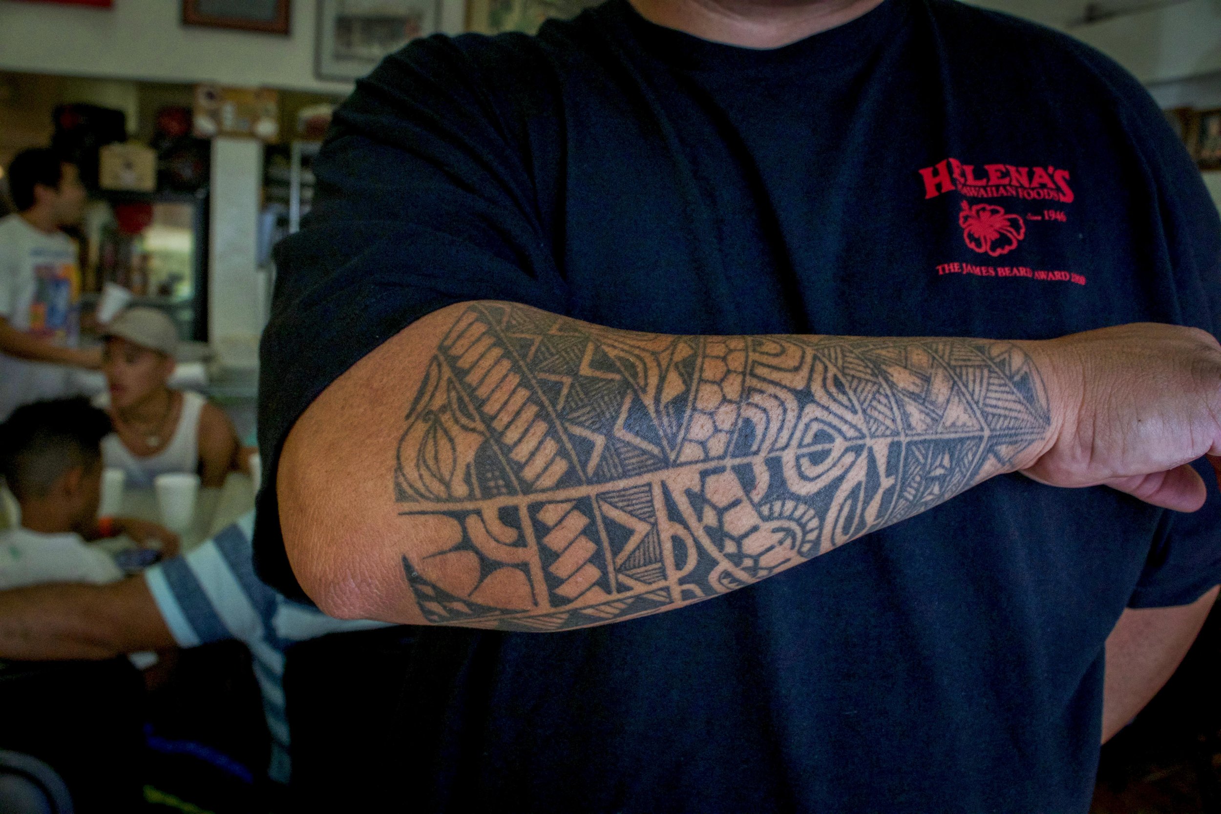  Polynesian art is still prevalent in Oahu, and nowhere is it more visible than the tattoo scene. 