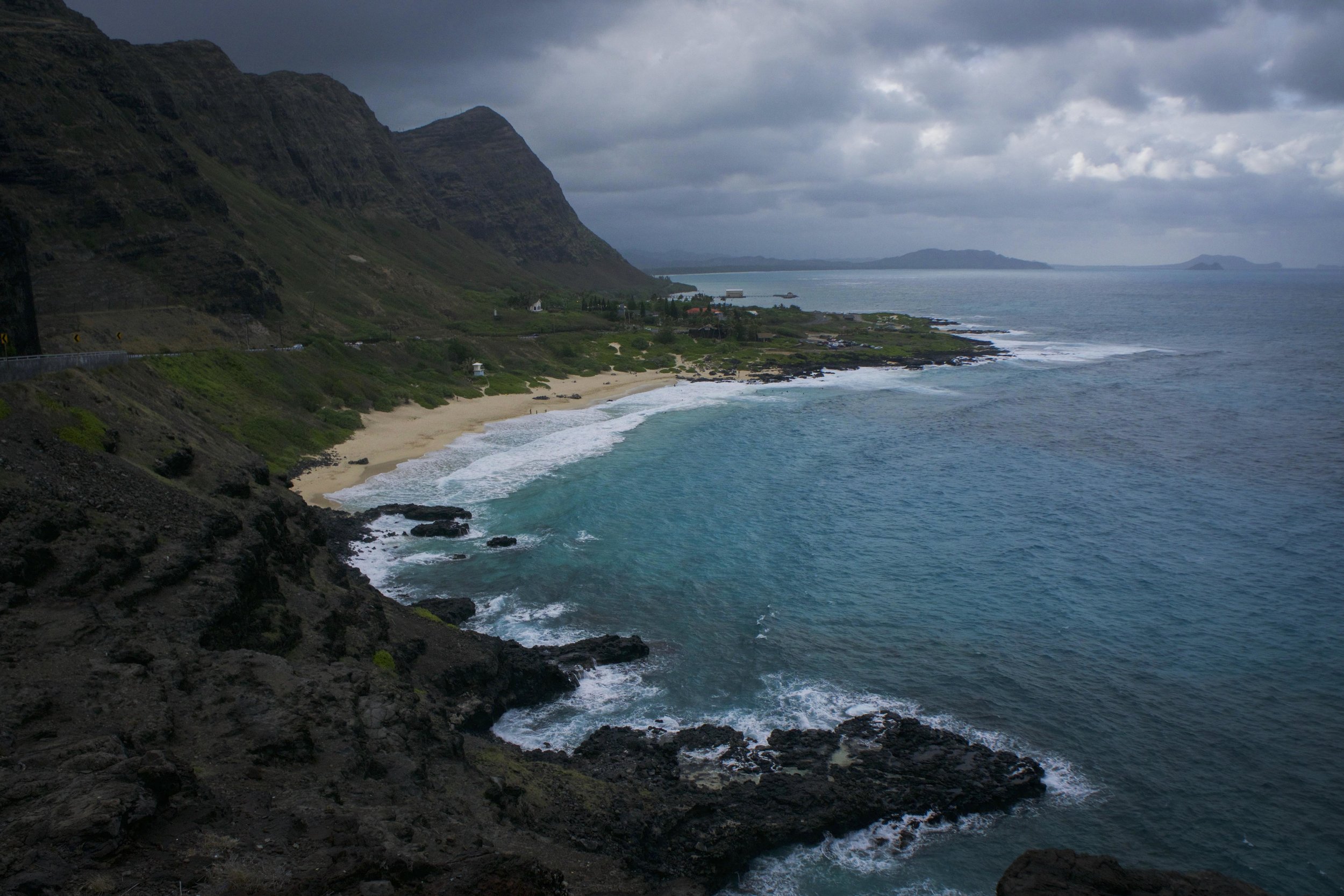  East side drive near Diamond Head. White sand beaches are nice, but the dramatic transition between mountains and ocean is what will always remind me of this place. 