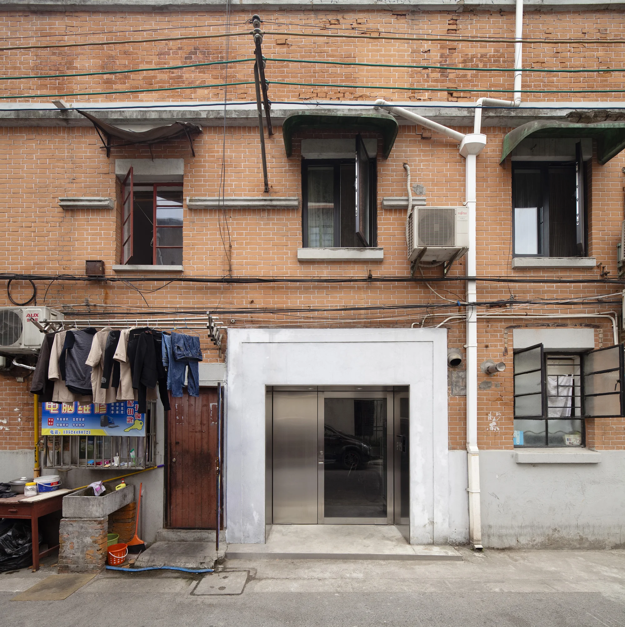 5499d365e58ece8746000110_office-around-a-tree-lukstudio_office_2880_20.jpg