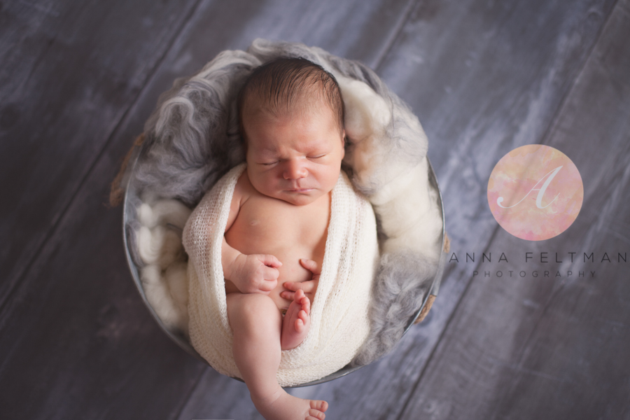Photographer newborn baby sleeping.jpg