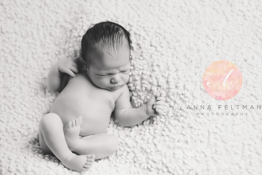 Newborn black and white.jpg