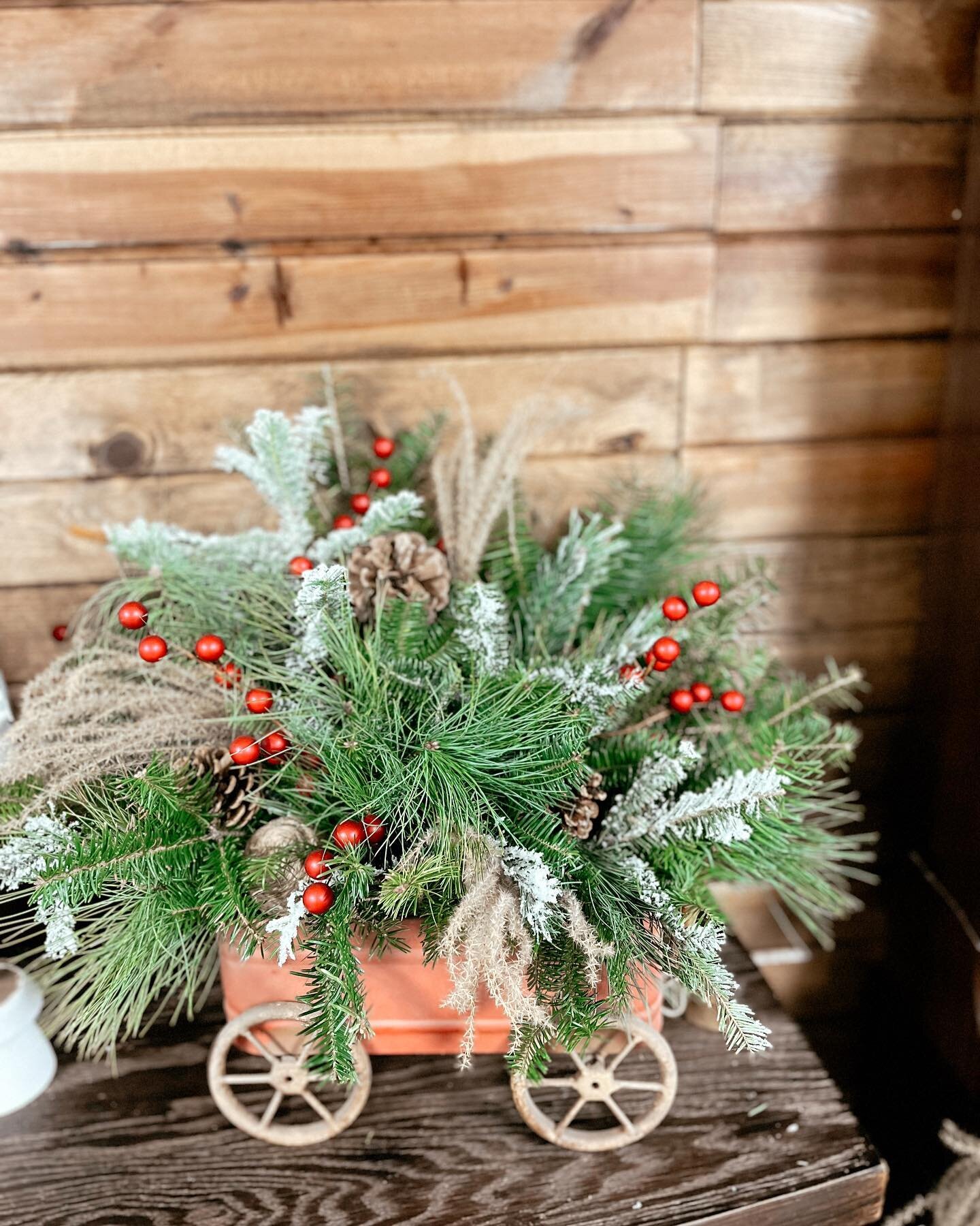 Every Christmas dinner needs a fresh arrangement for the center of the table!  We have lots of great options still or you can bring in your own container for us to fill🎄
