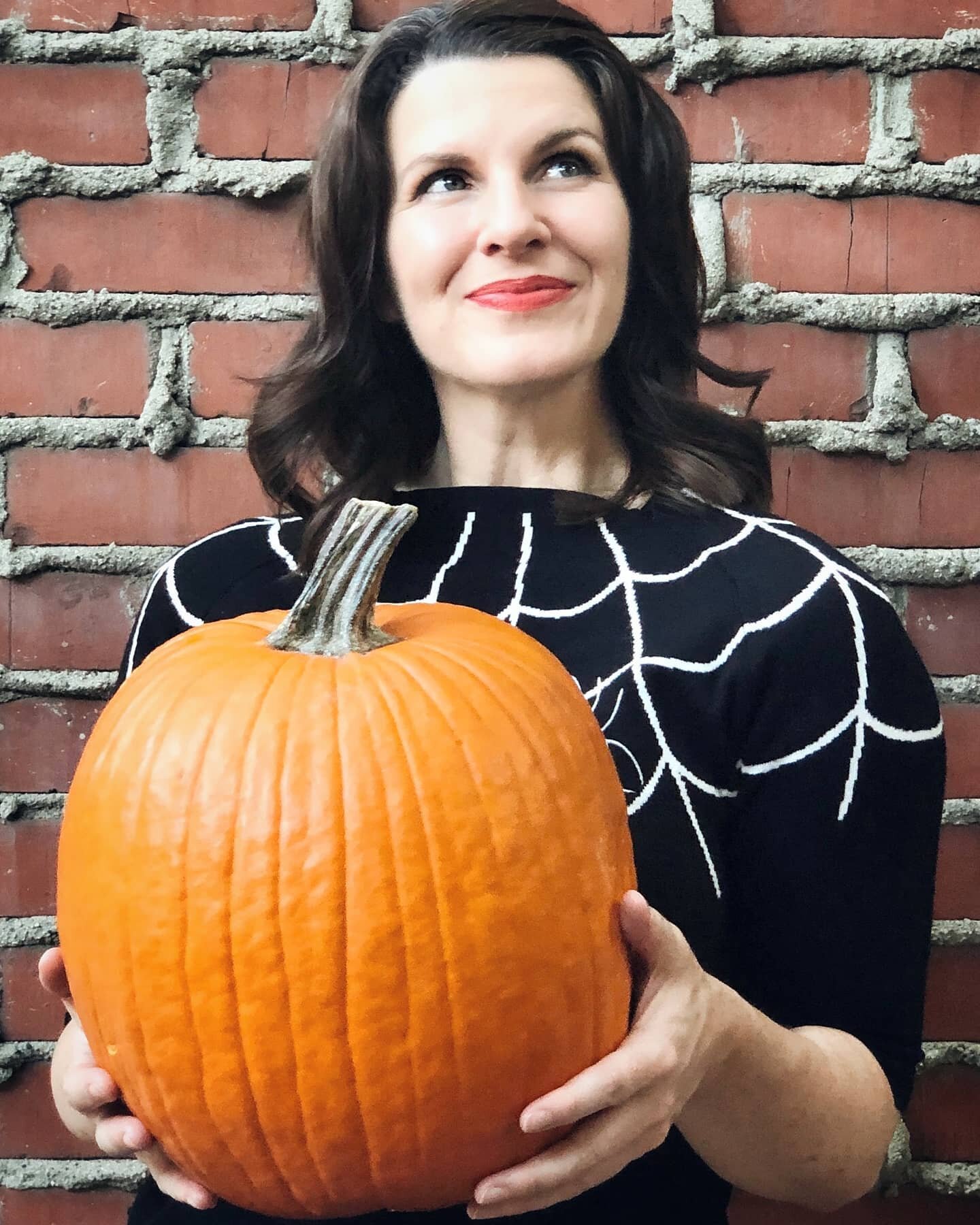🎃 Happy October! 🎃

I love this time of year - the sense of gathering with friends, harvesting season, and sharing of traditions. What are some things you love doing in October? Are you a spooky person, or are you big into apple picking? Let's shar