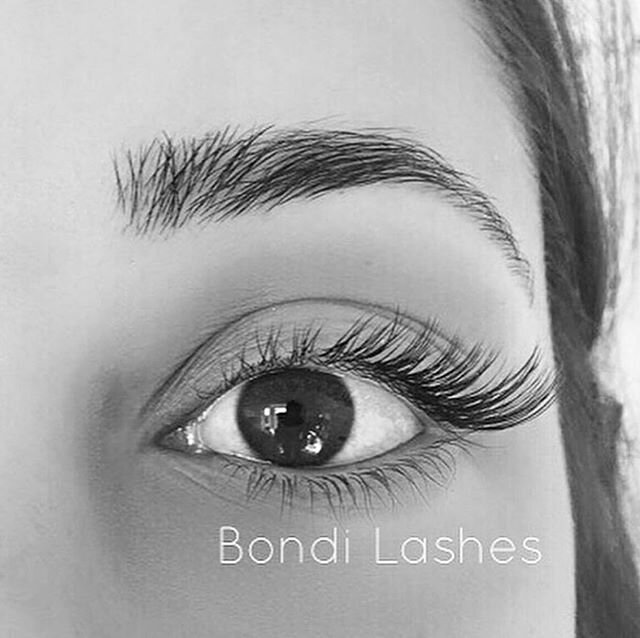 Our popular &lsquo;Half Russian&rsquo; set in Cateye! // We still have a few spots left tomorrow! DM to book, or book online! www.bondilashes.com.au 💛 [For Lash Techs. This is using 0.07mm B from our signature @bondilashessupplies collection. Online