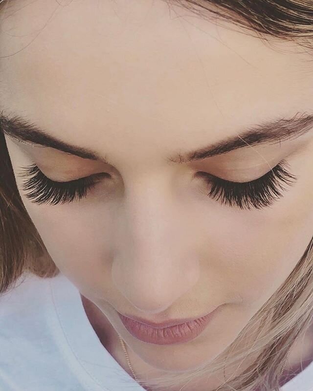 💛💛💛 @oliviagrivas wearing GLAM russian lashes! #bondilashes #lashes #bondibeauty #beautybondi #lashesbondi #sydneylashes #lashessydney #GLAMLASHES #glamset #russianglam // To book online: select, Russian set, Glam set! Book! Xx