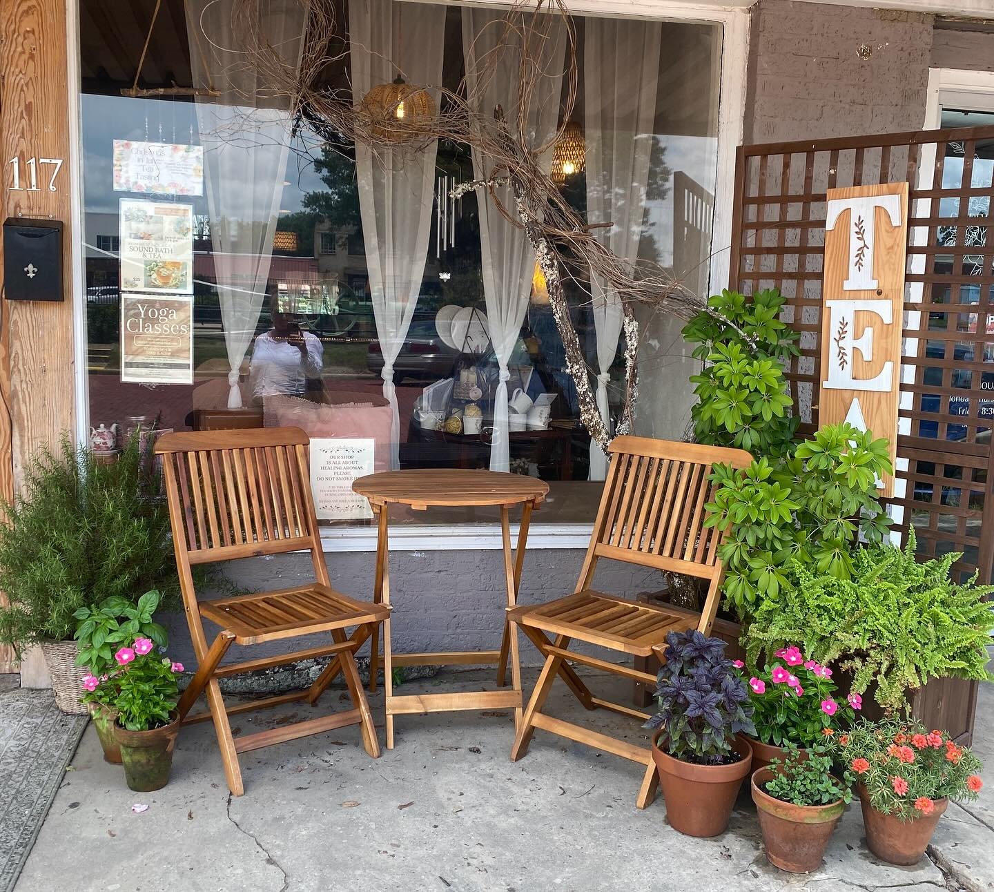 Soon, it will just be a jungle out there. 😉 🪴 
It's always tea time! 🫖 

Open Monday-Saturday 10-4.

Or shop online- almost 100 tea blends. 🤩 

https://threerootsboutique.etsy.com

#tealovers #tealoversofinstagram #tealoversunite #looseleaf #loos
