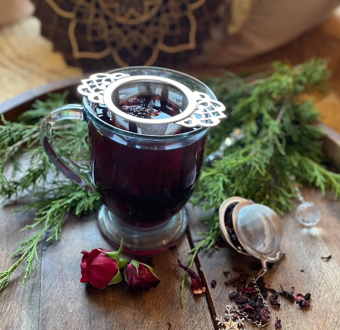 Baby, it's cold outside!

#itsalwaysteatime 

Blackberry Currant Cream is a wake-me-up-tart-immunity-boost-bright-delight tea.