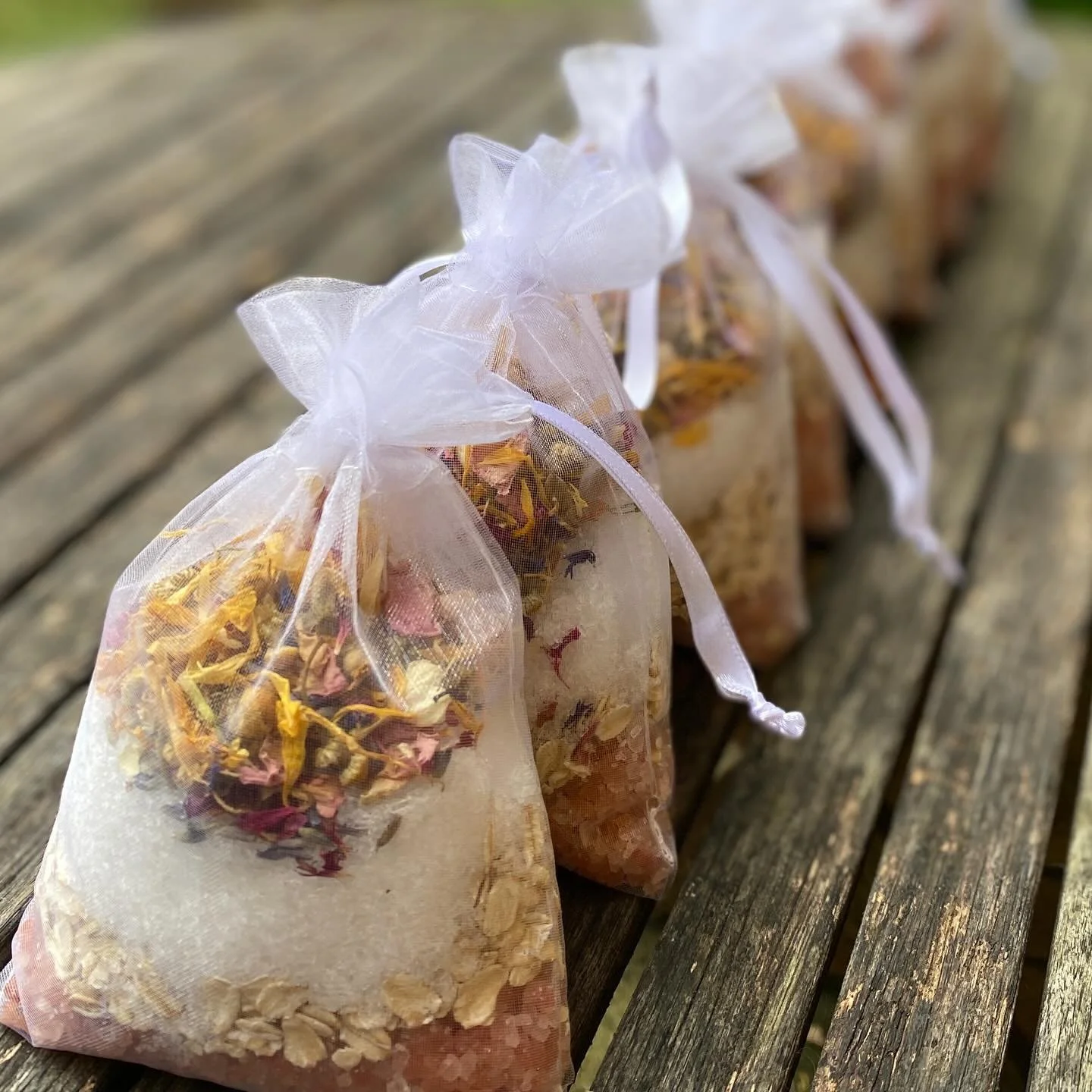 The best stocking stuffers create an experience. Give the gift of relaxation with one of our hand blended bath salts. #madeintexas 

🎄🫶✨🫧🛁