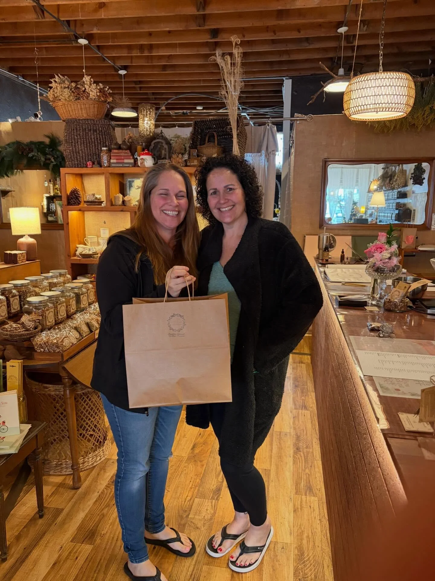 We have a milestone to celebrate! These beautiful ladies are the first ever to purchase sample size bags of every tea we have! Love this. &hearts;️🫖 92 for the win!!!

#tealoversunite  #easttexaslife #teaforthewin