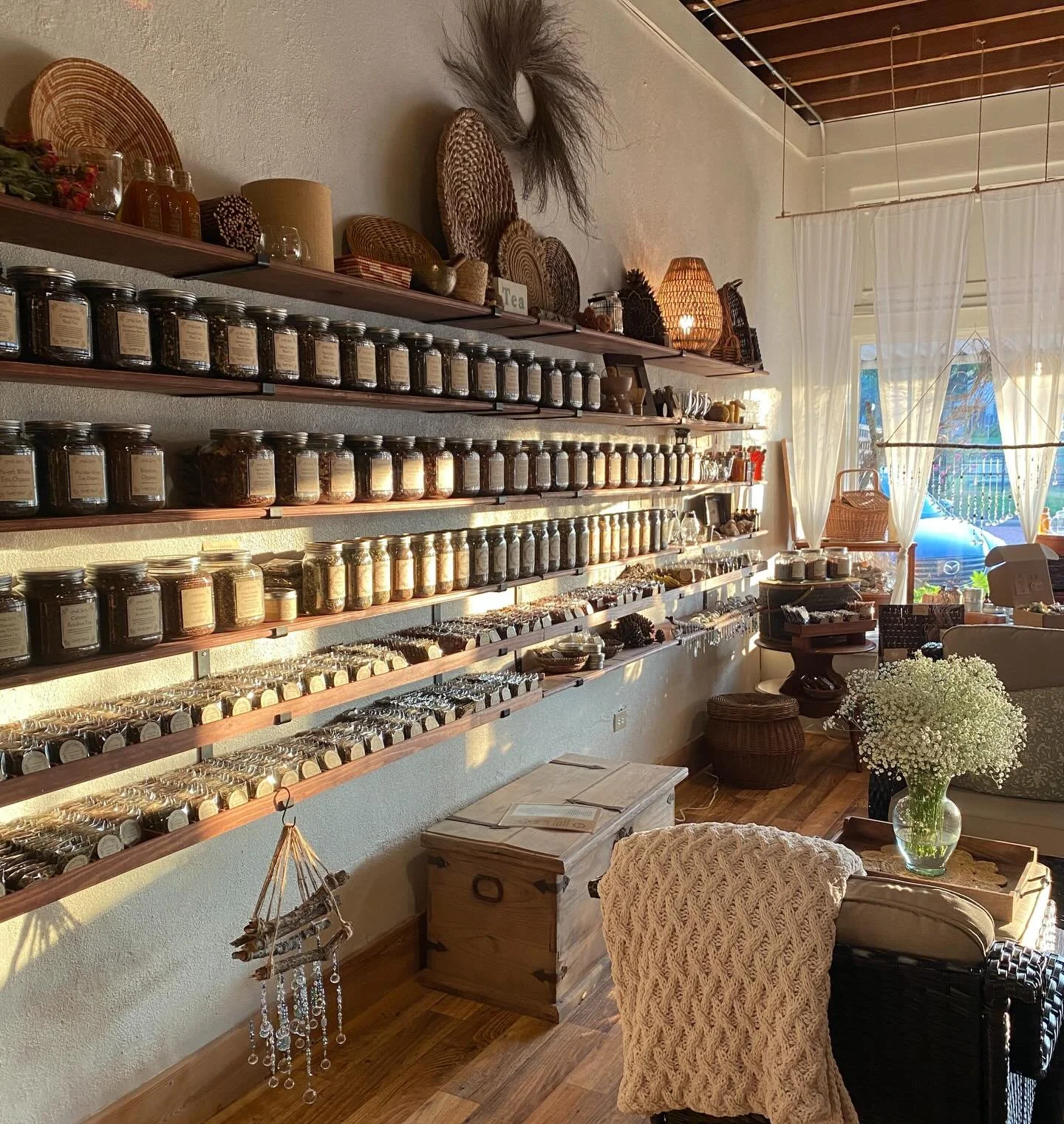 Have you got your cozy set up for the cold weather days? Tea is essential. 

#teaislove #cozylife

https://threerootsboutique.etsy.com