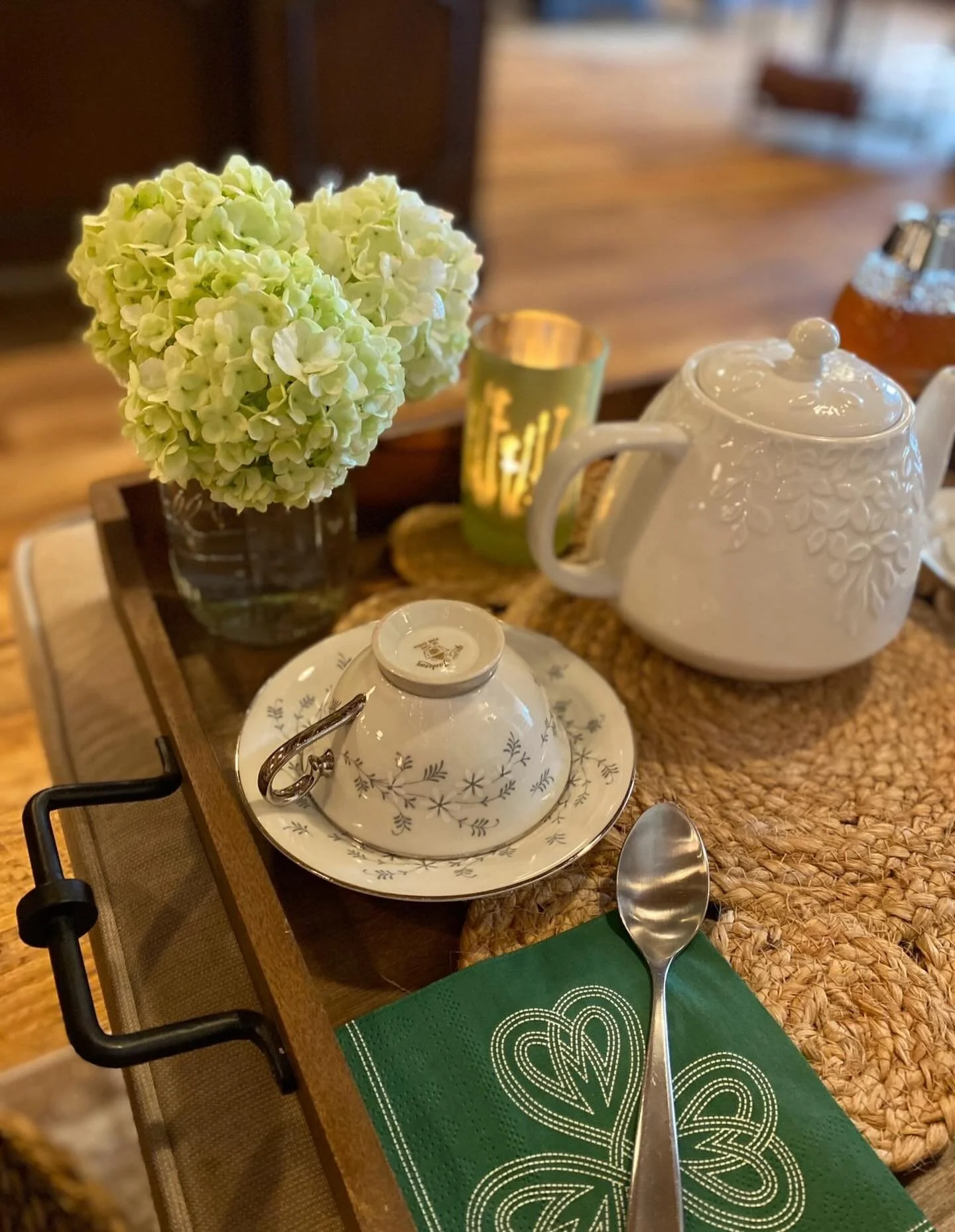 ✨🍀 St. Patty&rsquo;s Day Tea Tasting at Three Roots Boutique 🍀✨

There&rsquo;s something a little magical about sipping tea together&hellip; especially when there&rsquo;s a hint of Irish charm in the air.

Join us on Saturday, March 14th for a cozy