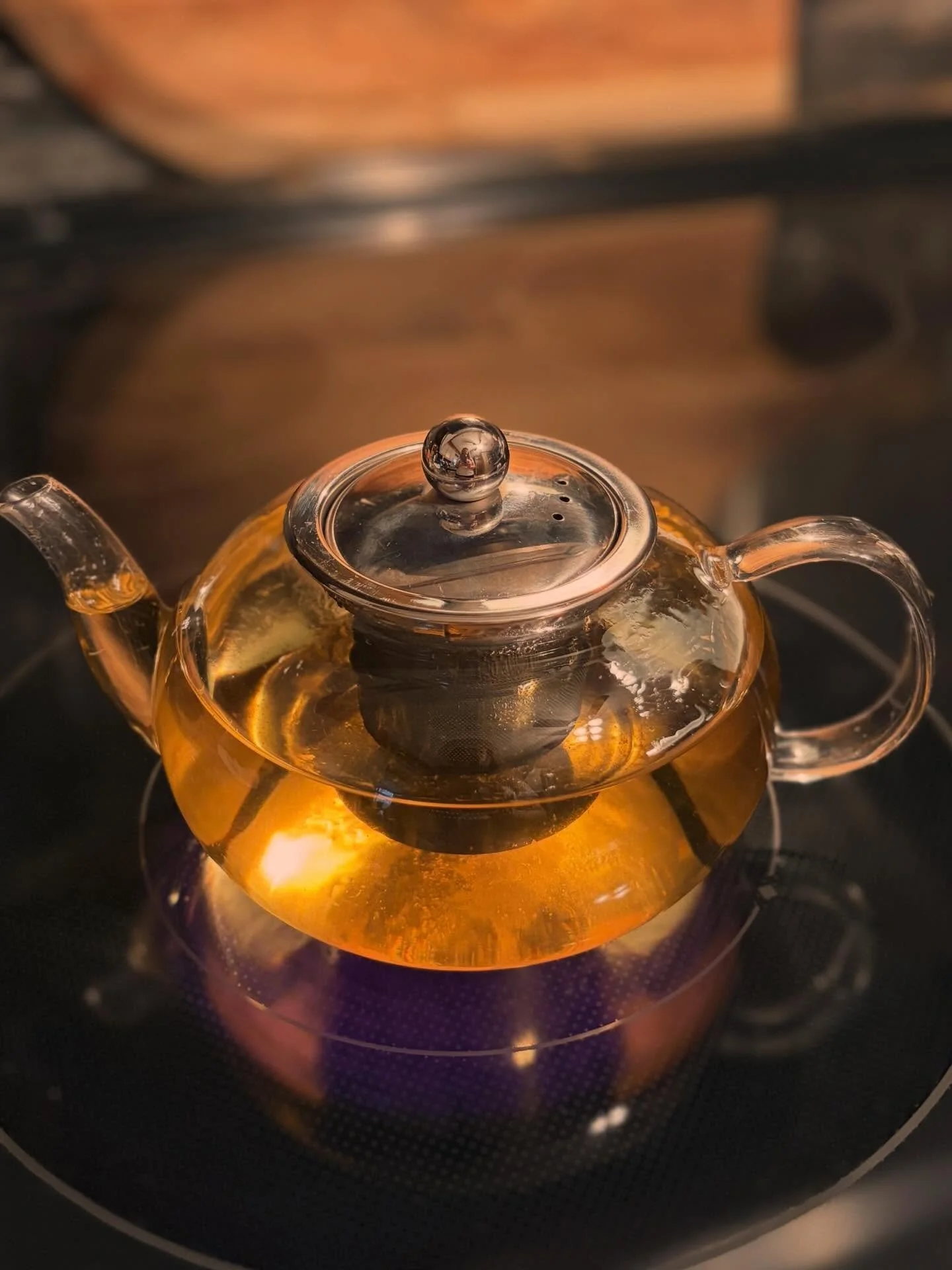 ✨ Rainy day tea magic ✨

Our borosilicate glass teapots can be gently warmed right on the stovetop &mdash; perfect for cozy days like today.

This little tea pot is brewing Happy Belly Tea, a soothing herbal blend that&rsquo;s warm, comforting, and j