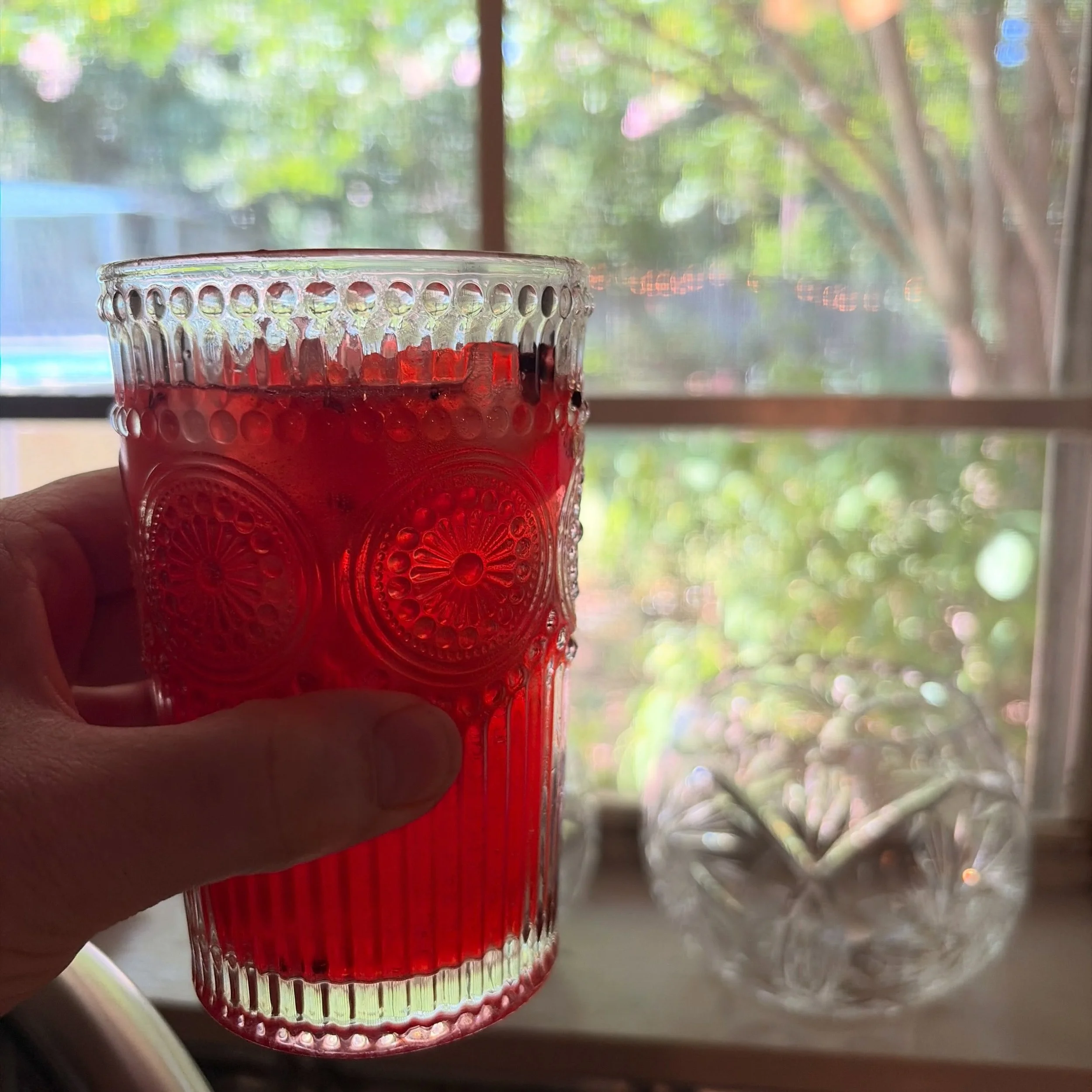 We get creative with refreshment in Texas! 
Blackberry anyone?

Mmmmm hmmmm.

I love variety and a little luxury. Get started today on making life sparkly again. ✨ We have something for that! 😉 

#easttexas #texaslife #teaislove