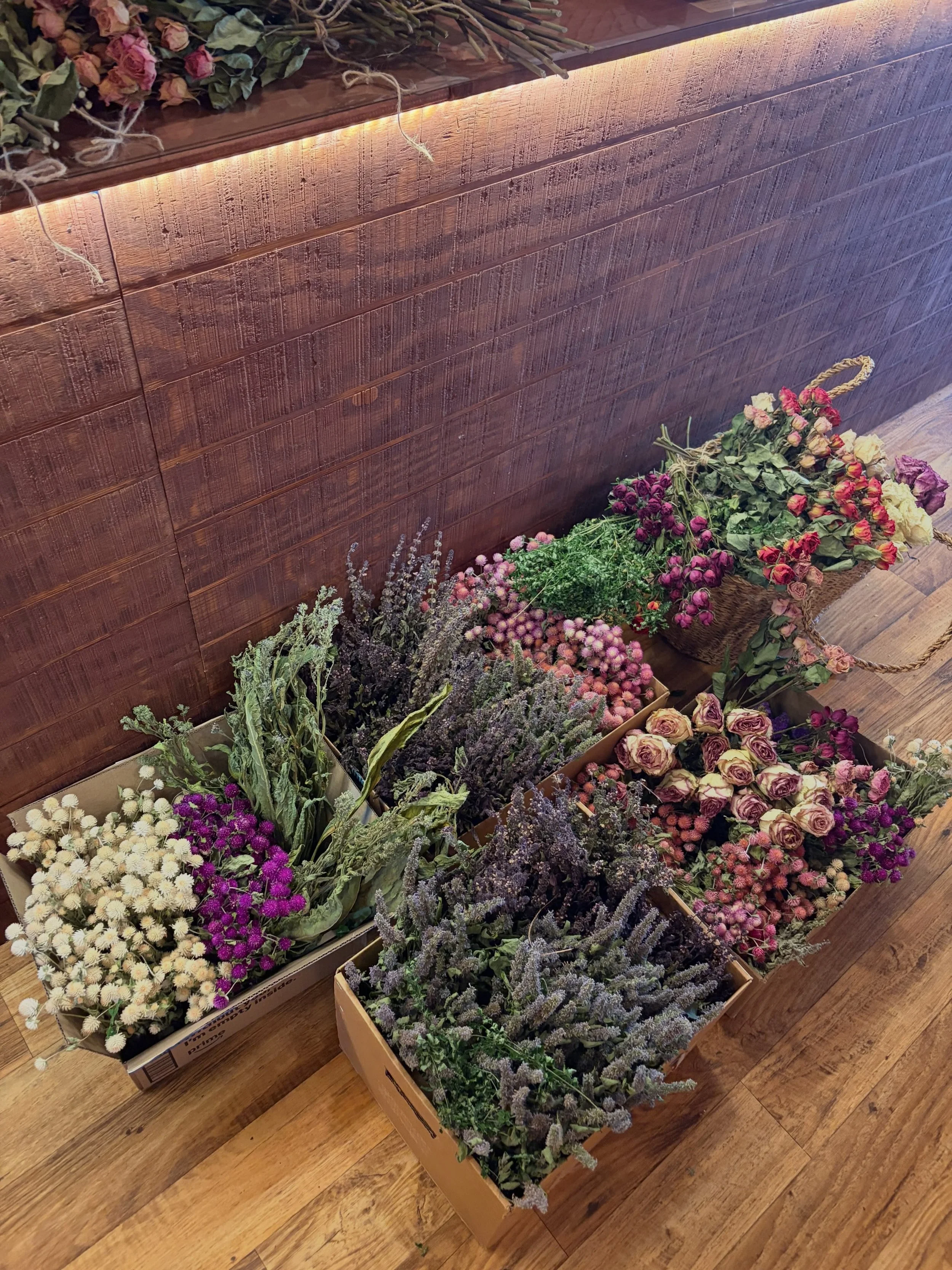 Locally grown (by me!) dried flower work day. 🎉

#texasgrown